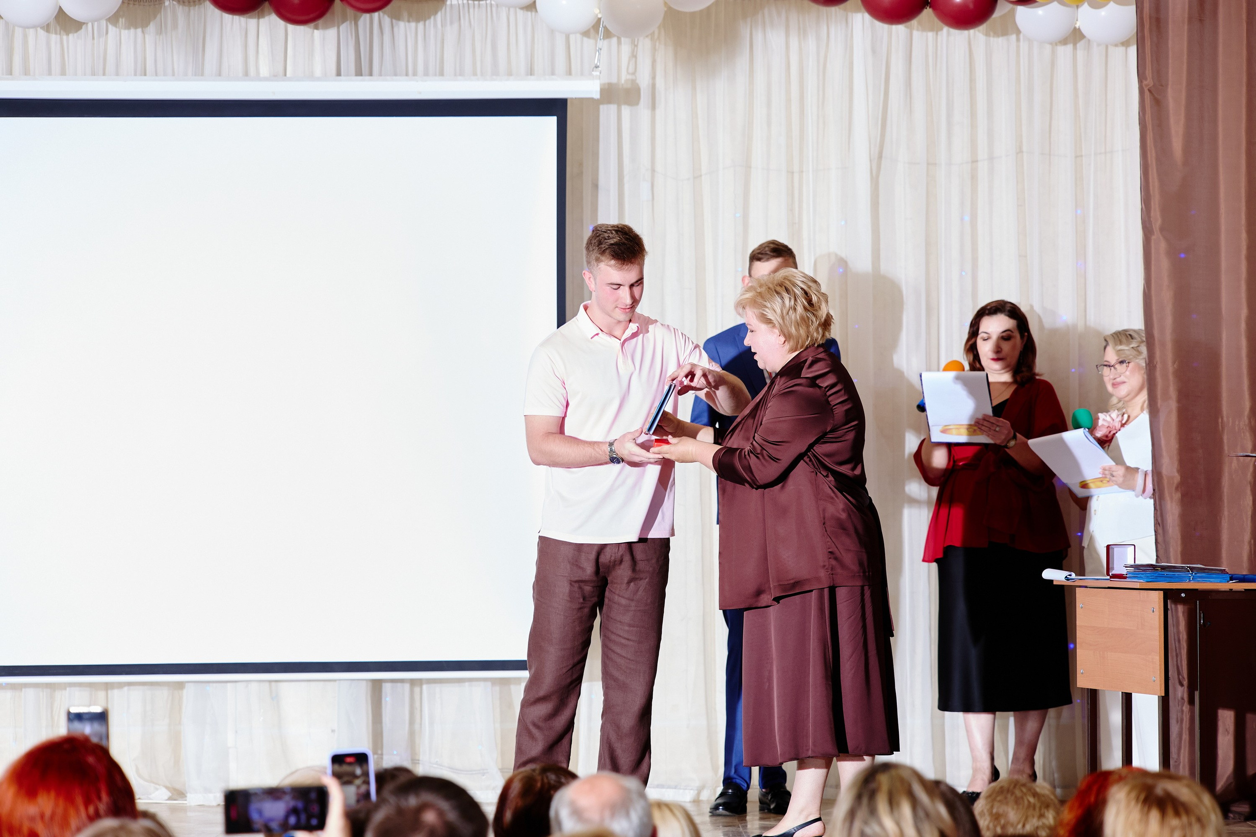 Выпускной 35 Сош. Фотограф Выпускные альбомы Таганрог Сергей Коробченко