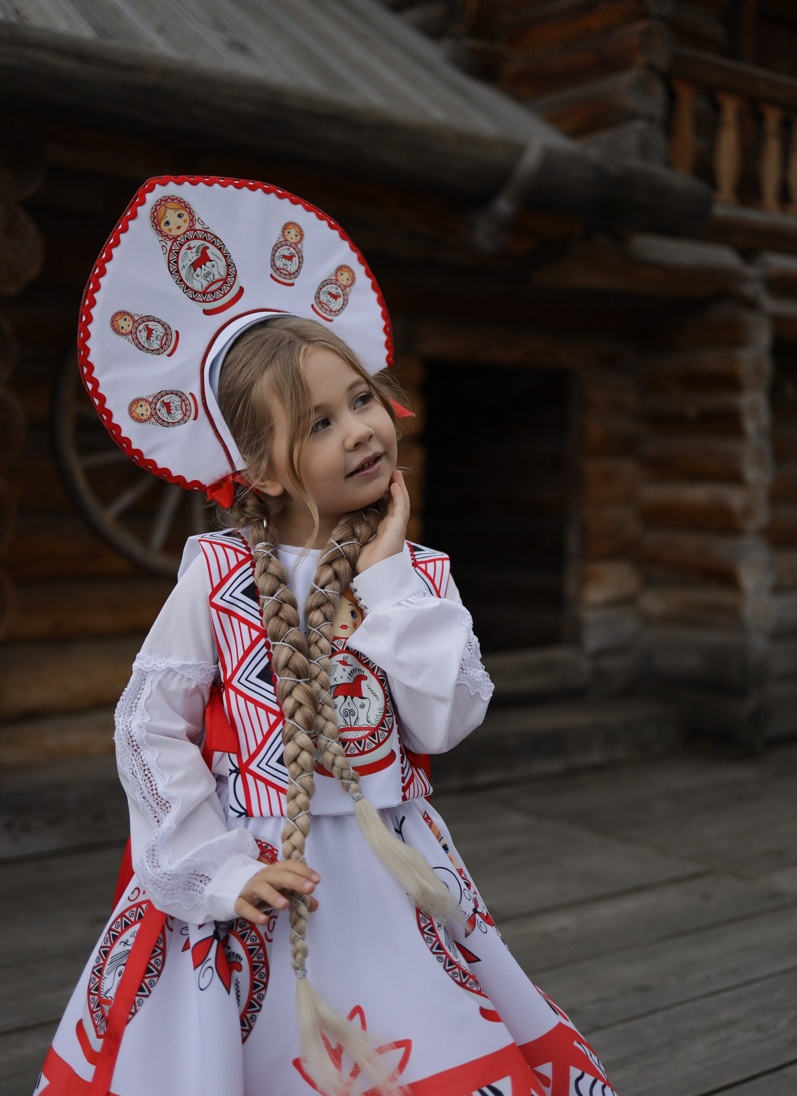 аренда наряда "Мезенская матрёшка". В состав костюма входит юбка, жилет, рубашка. Кокошник оплачивается отдельно! Стоимость проката сутки 2000р. с кокошником 2500р.