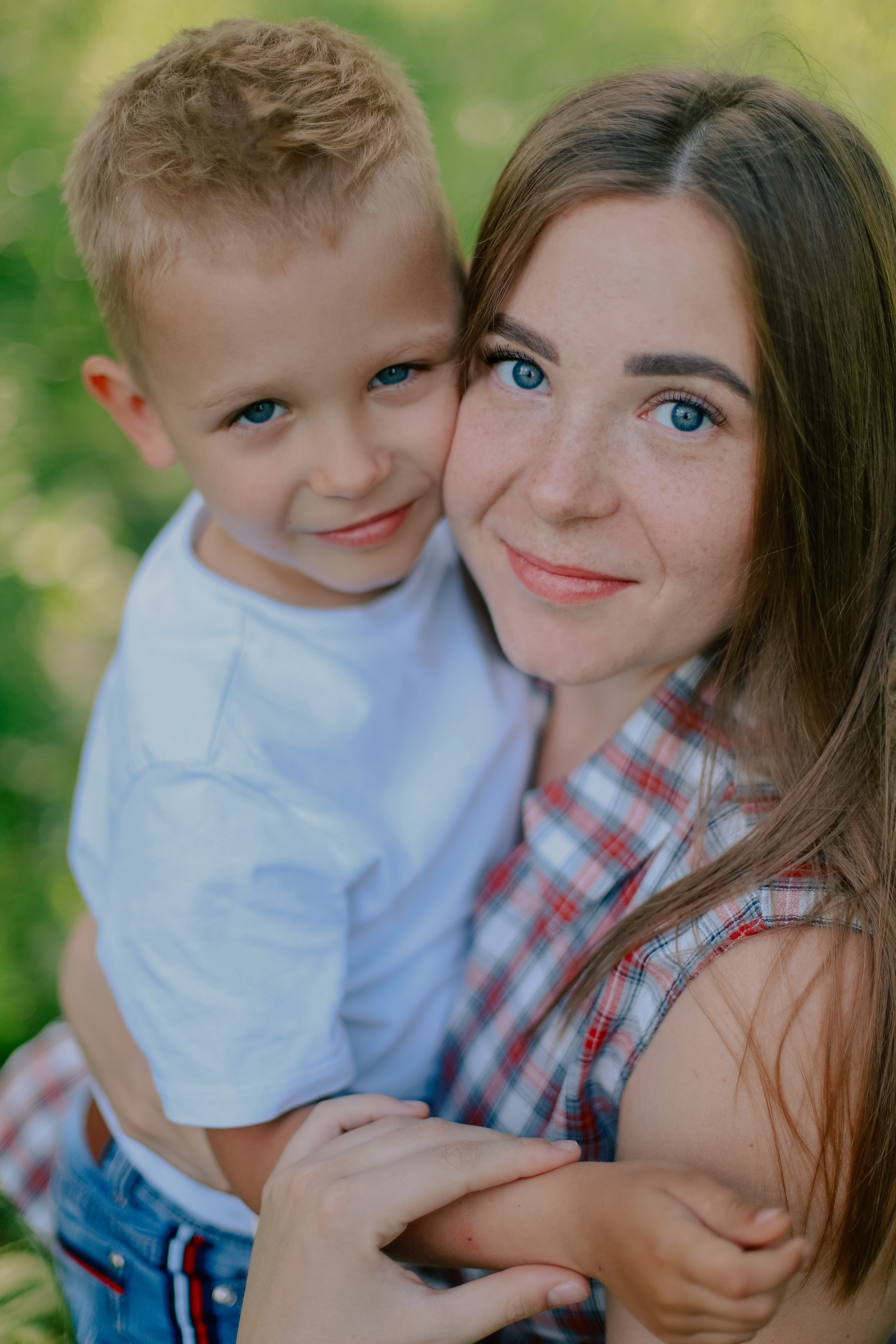 Мама и сын. Фотограф Виктория Волкова