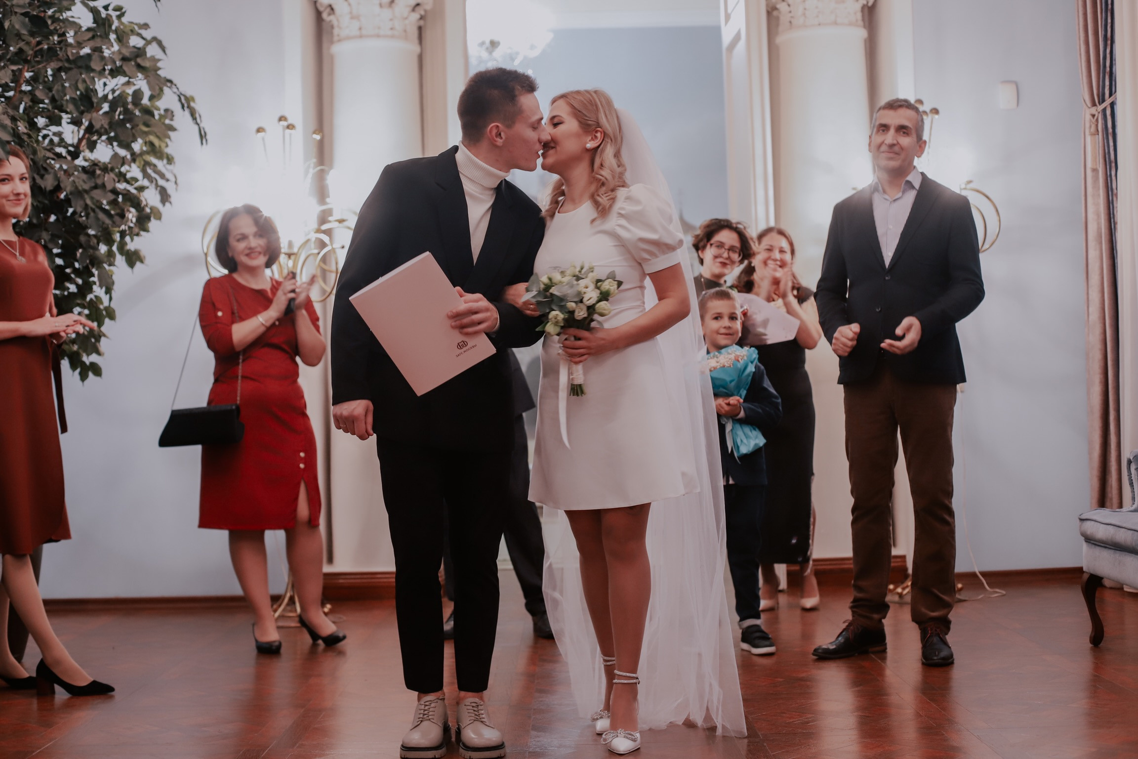 Камила и Сергей, ВДНХ. Фотограф Виктория Волкова