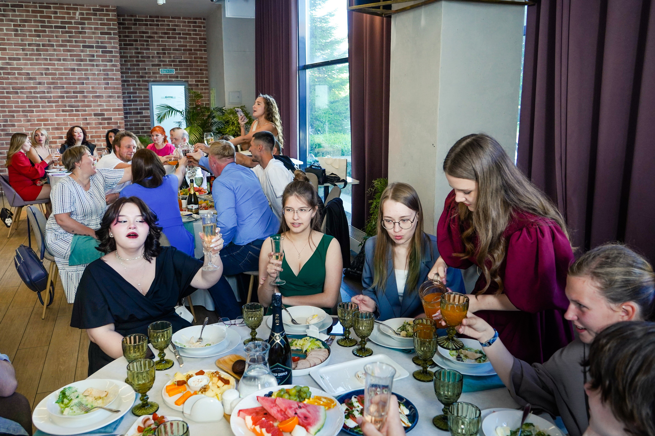 Выпускной вечер, гимназия № 40, 9 класс. Семейный и портретный фотограф в Екатеринбурге Анна Лобанова