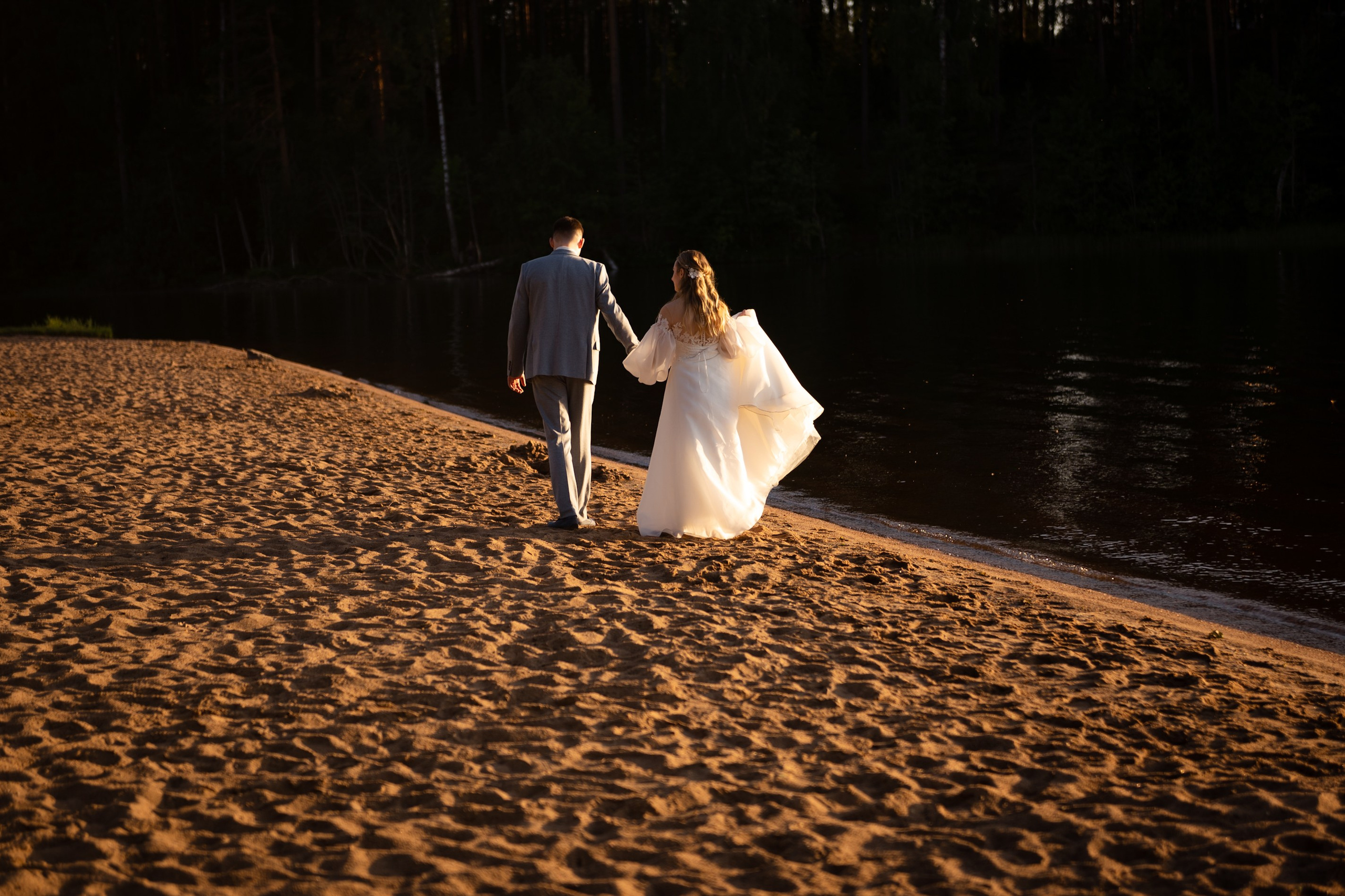 Весь день под дождем, вечером закат на озере. Свадебный и семейный фотограф София Невская