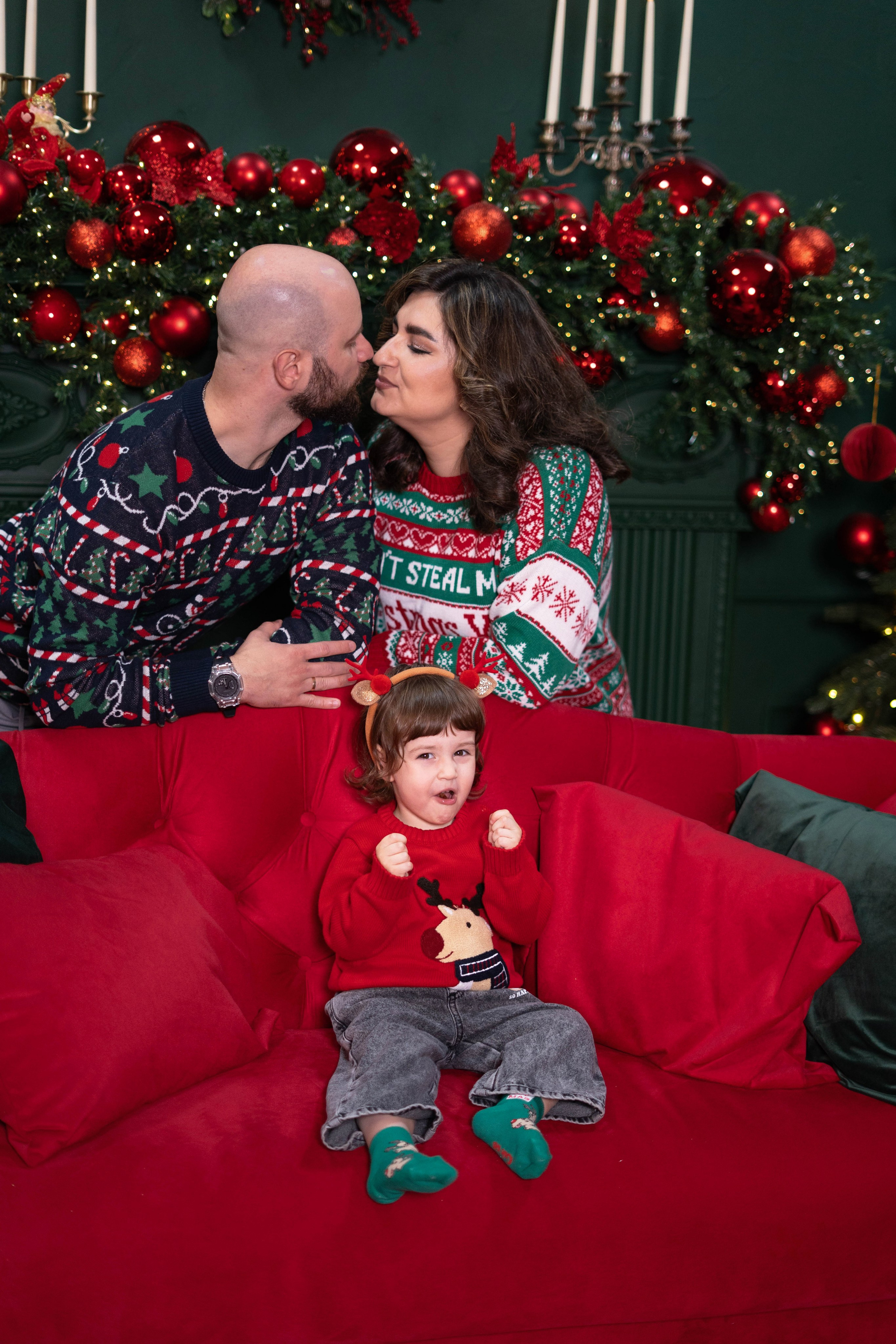 Семейная съемка в новогоднем интерьере. Профессиональный Фотограф в Сочи Марина Ситкина