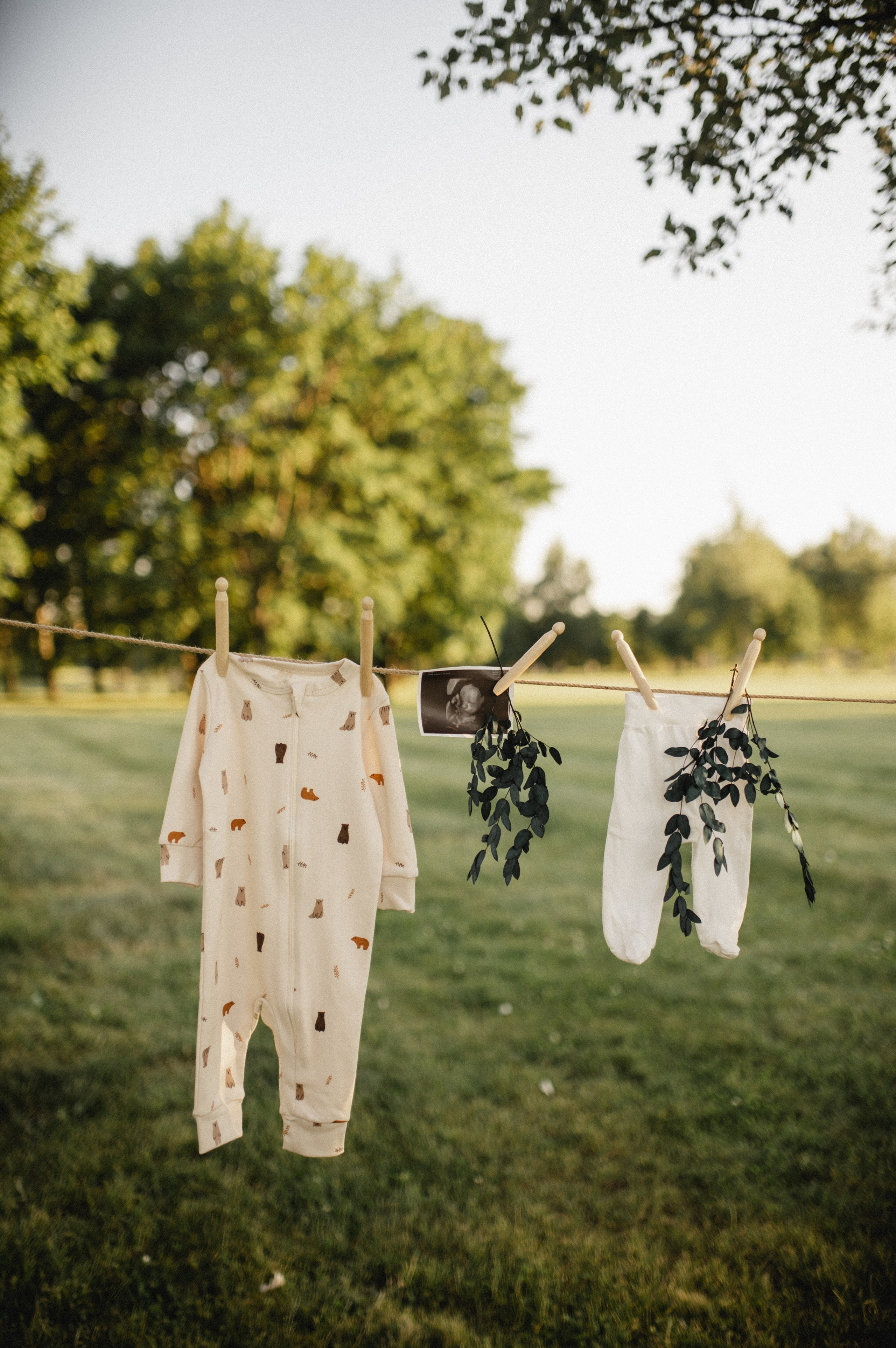 Фотосессия беременности на природе в парке Москвы. Семейная фотосессия Бутово Москва фотограф Алина Морщагина