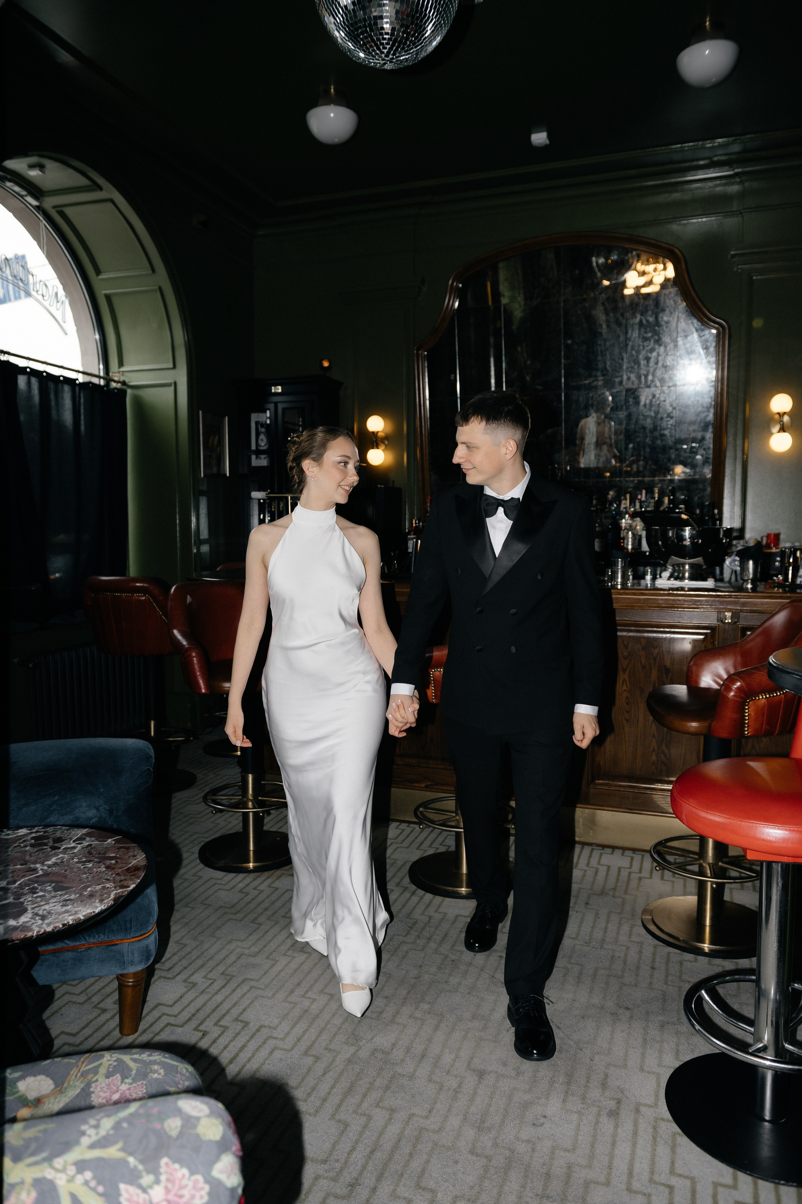 Wedding day in Martinique Bar. Wedding PHOTOGRAPHER Andrew Vnukov