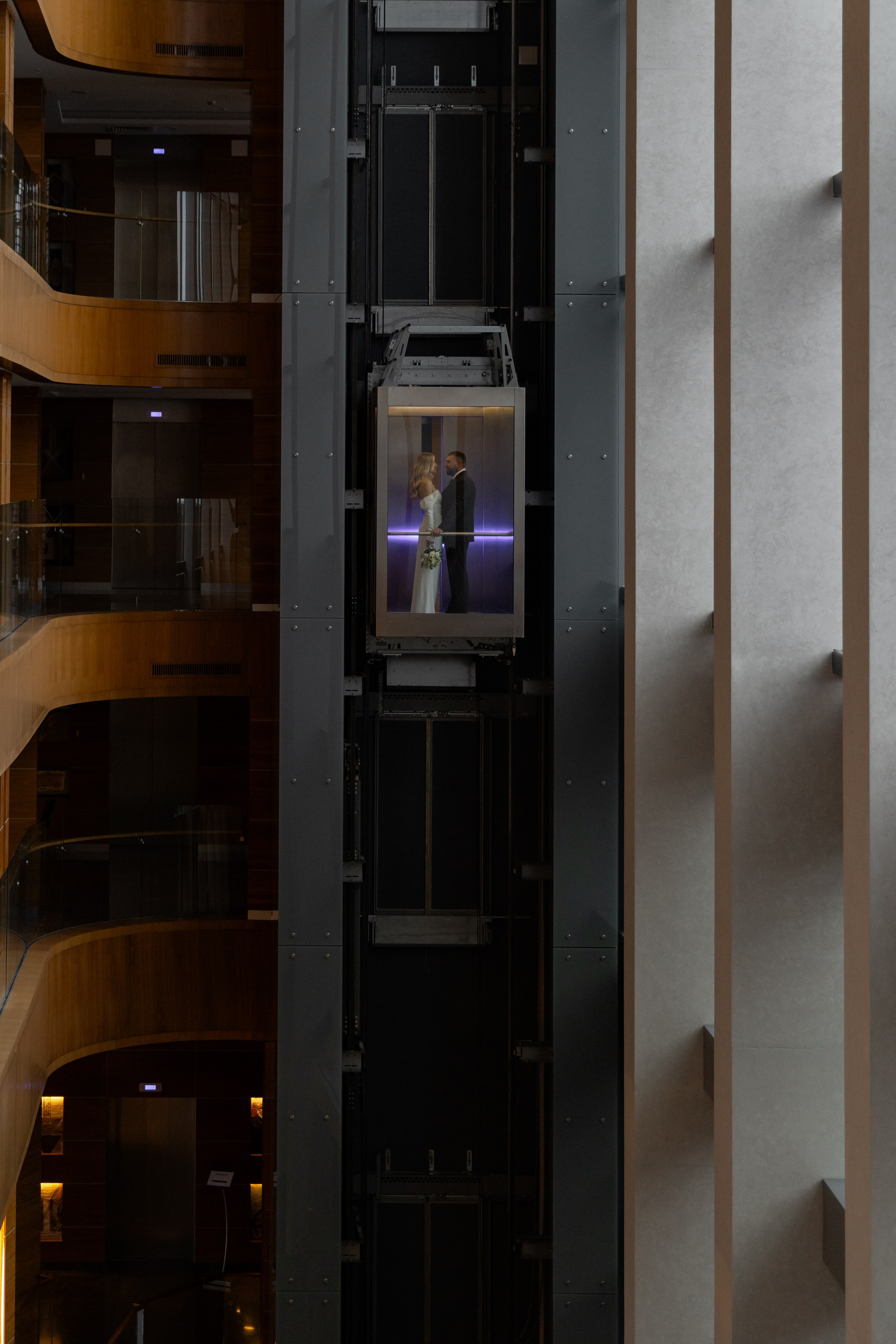 Свадебная фотосессия в отеле Марриот в Минске (Minsk Marriott Hotel). Свадебный фотограф в Минске/Беларуси Сергей Спиридонов