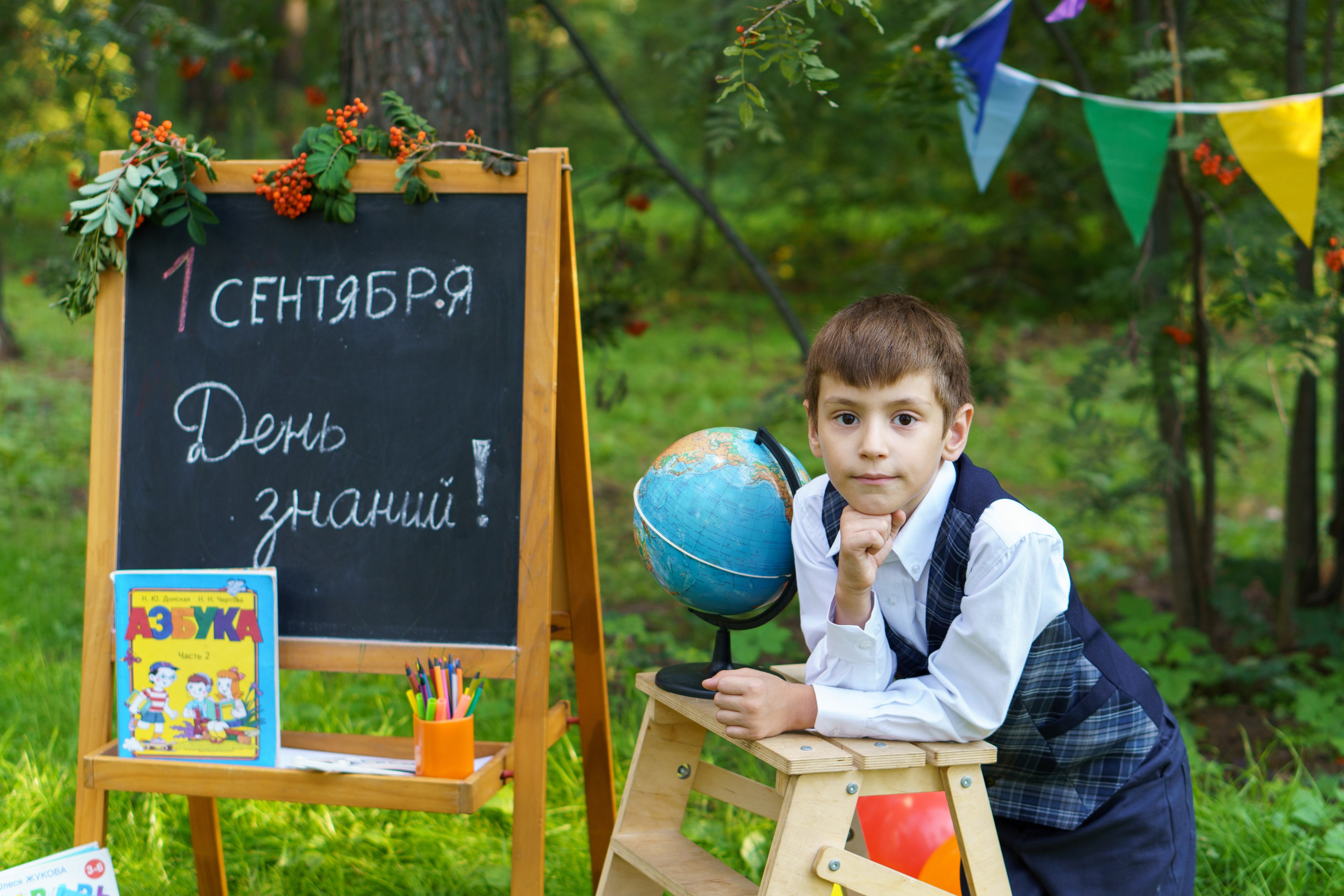 Фотопроект «Школьный с реквизитом» в парке. Женский, семейный и детский фотограф в Тюмени Диана Осипова