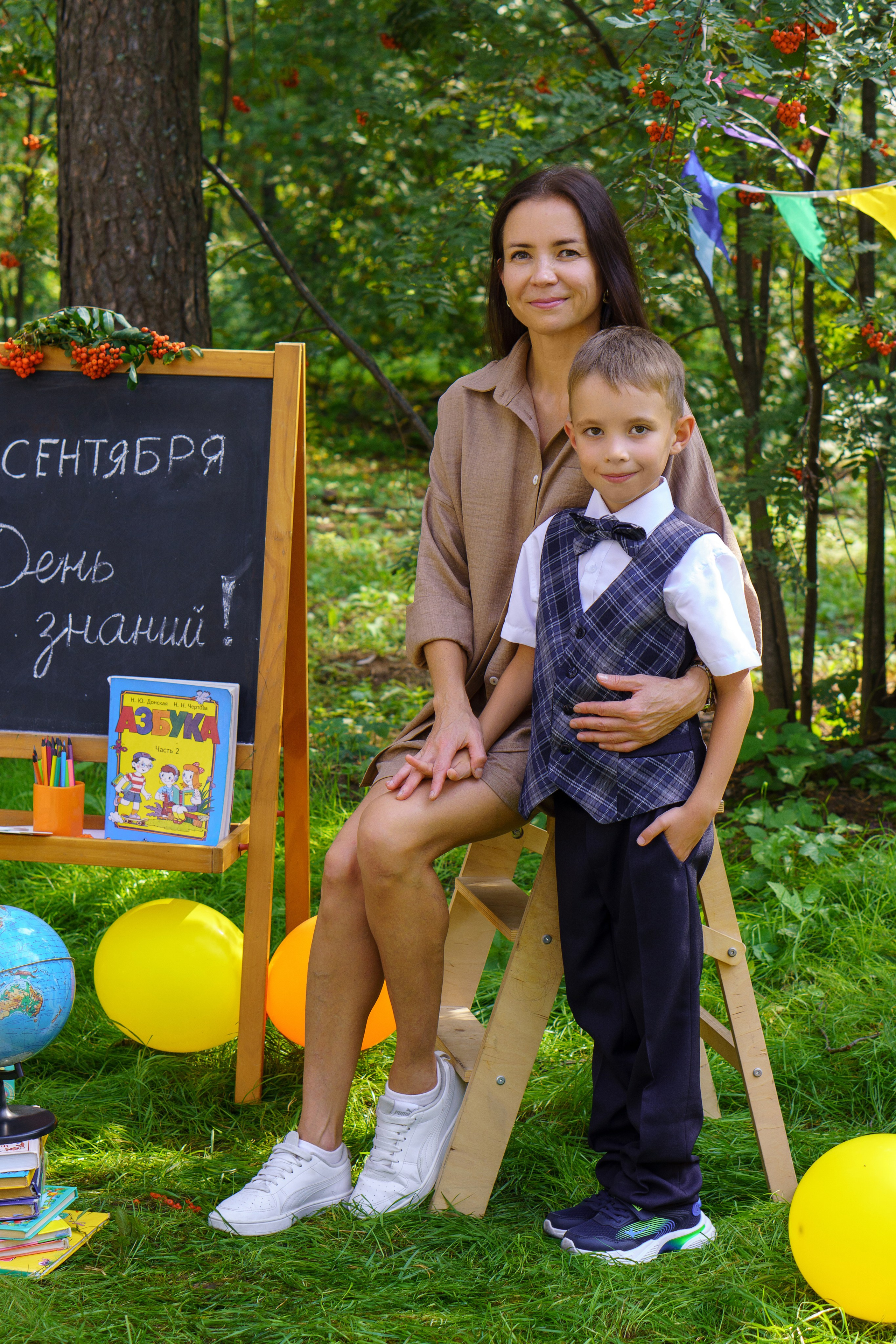 Фотопроект «Школьный с реквизитом» в парке. Женский, семейный и детский фотограф в Тюмени Диана Осипова