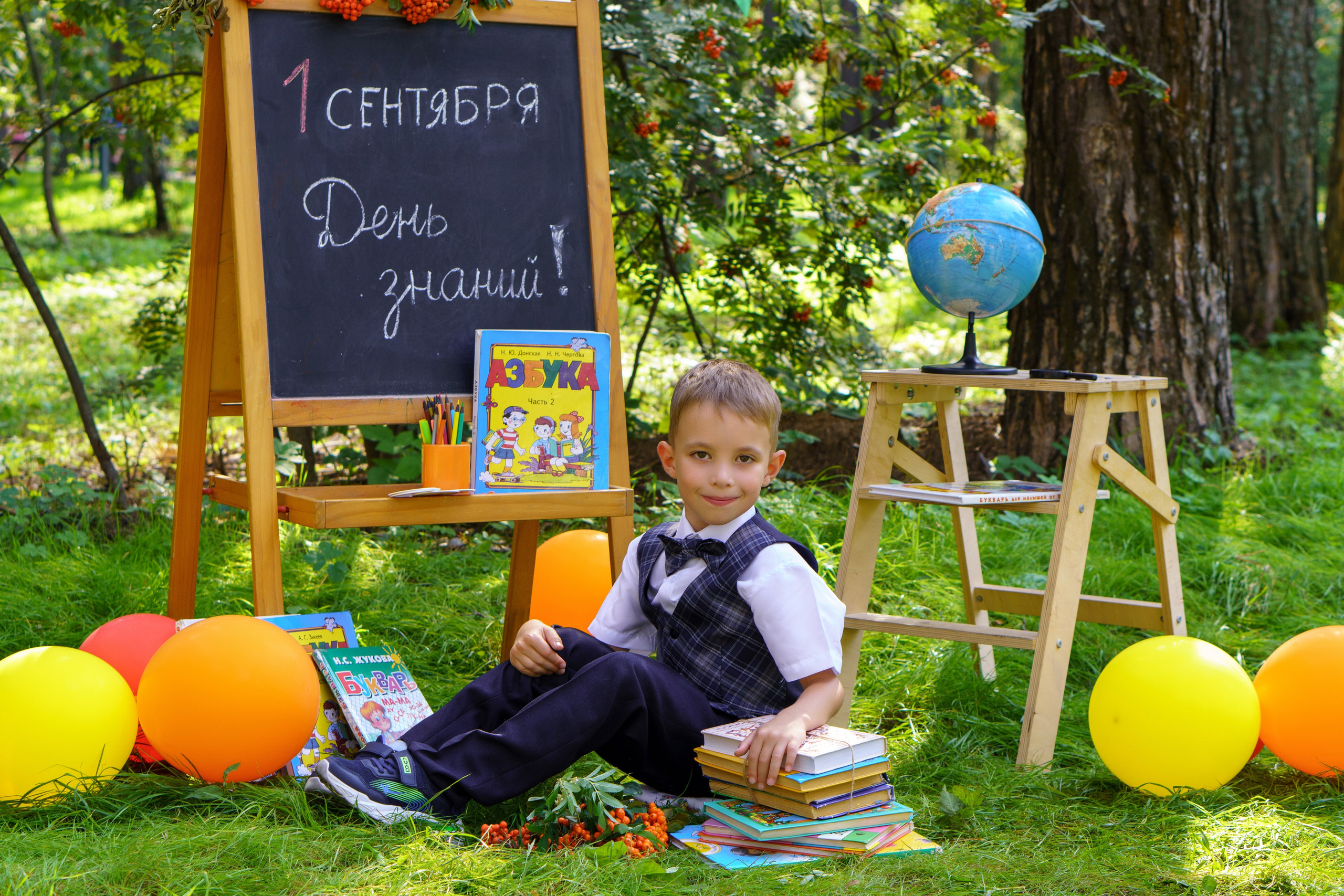 Фотопроект «Школьный с реквизитом» в парке. Женский, семейный и детский фотограф в Тюмени Диана Осипова