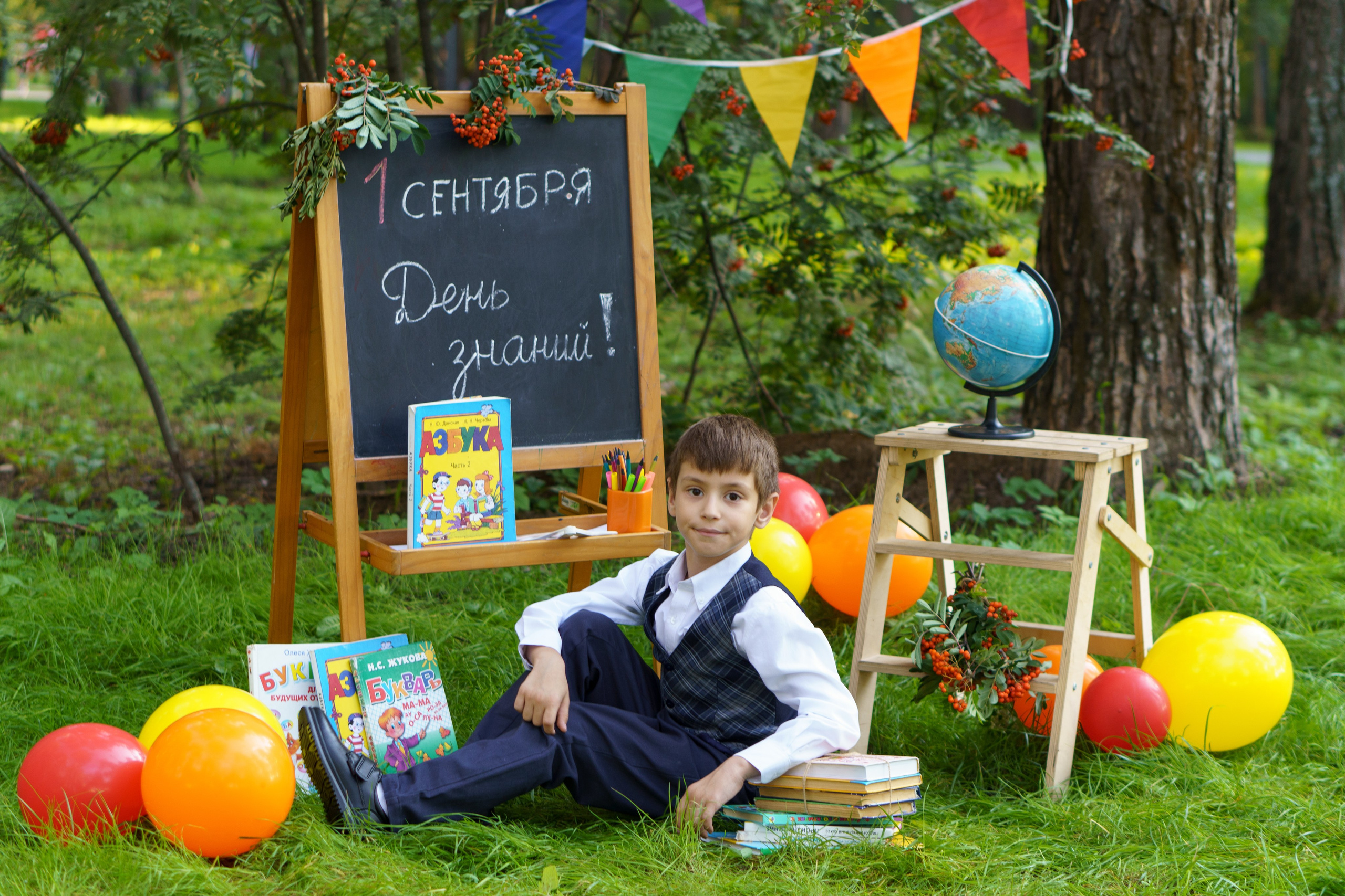 Фотопроект «Школьный с реквизитом» в парке. Женский, семейный и детский фотограф в Тюмени Диана Осипова