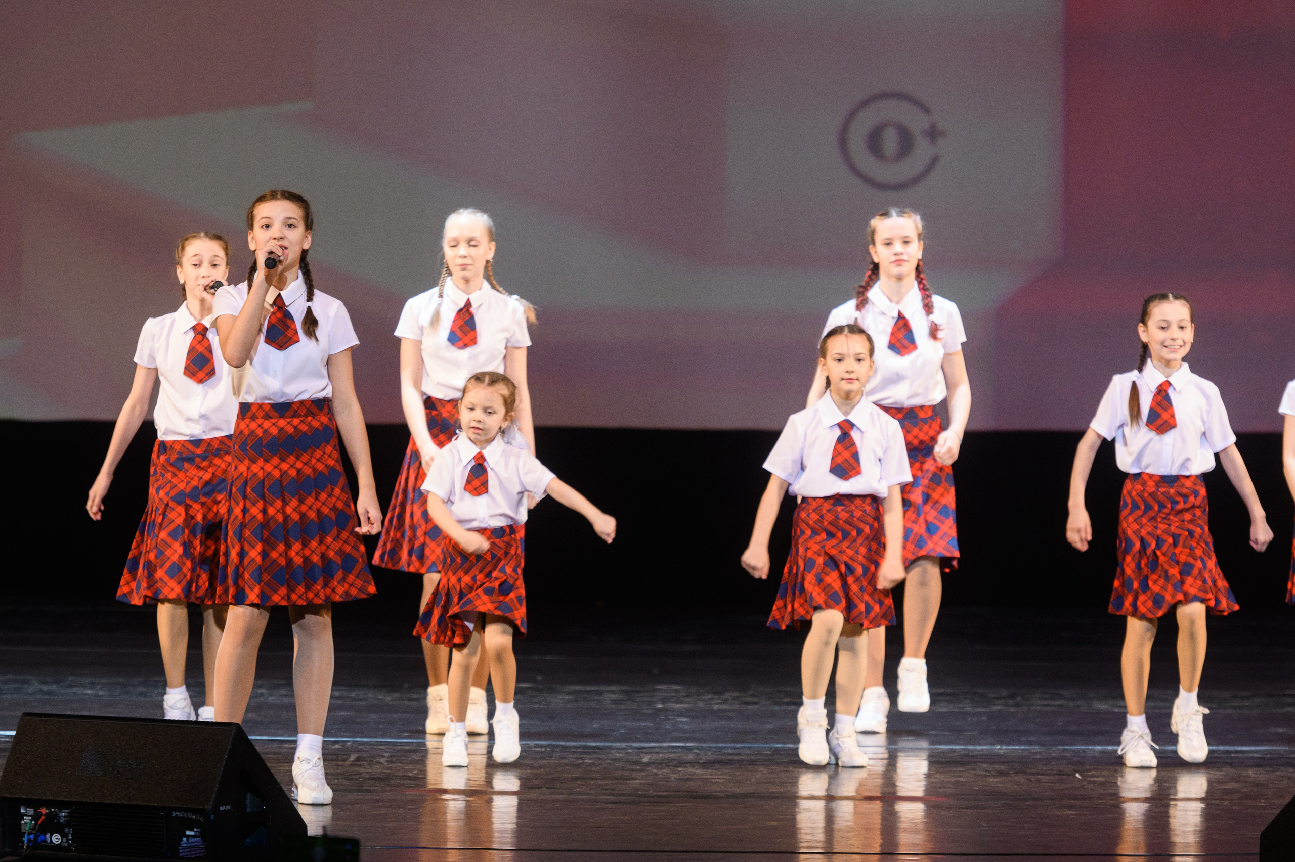 23 апреля, часть 1, БКЗ Октябрьский, г. Санкт-Петербург. Золотое яблочко