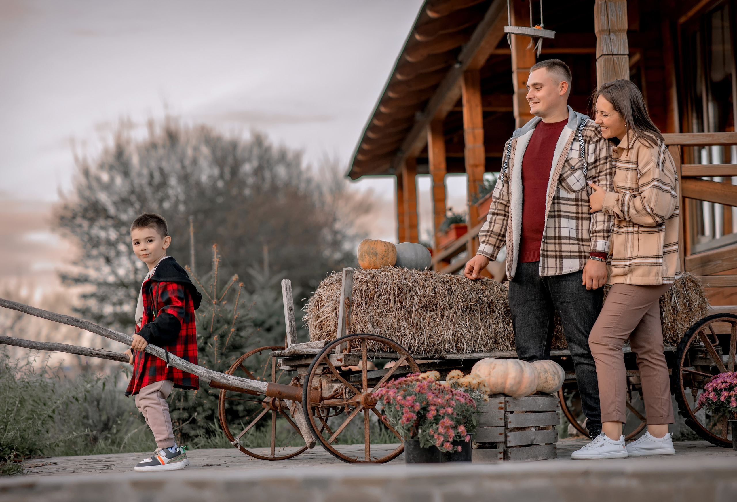 Выездная семейная фотосессия. Фотограф-стилист Крым Прокат одежды в Крыму. Фотосессии в Крыму