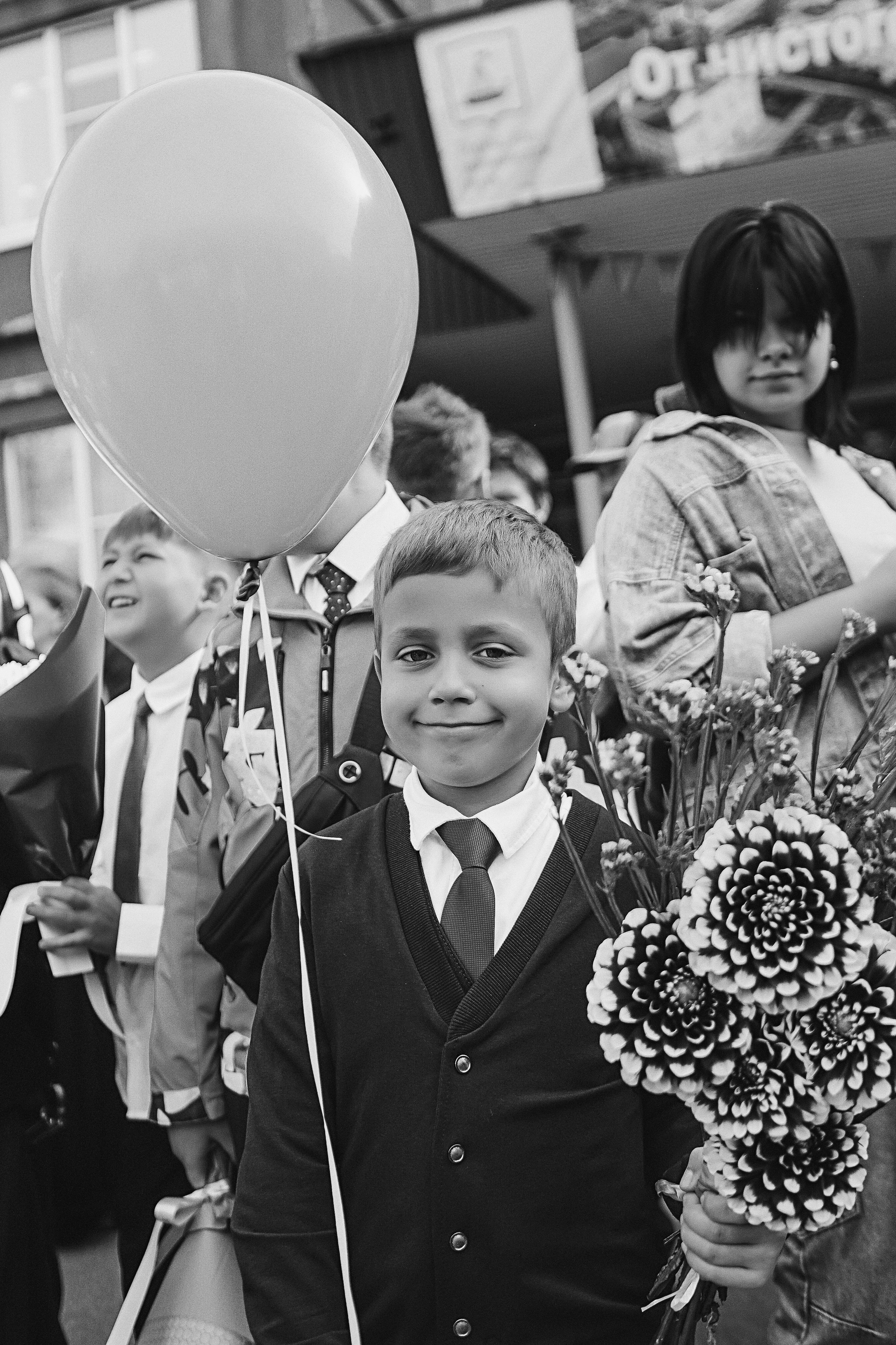 1 сентября линейка+кл час+портреты. Семейный фотограф Тюмень, фотограф на роды Салмина Мария