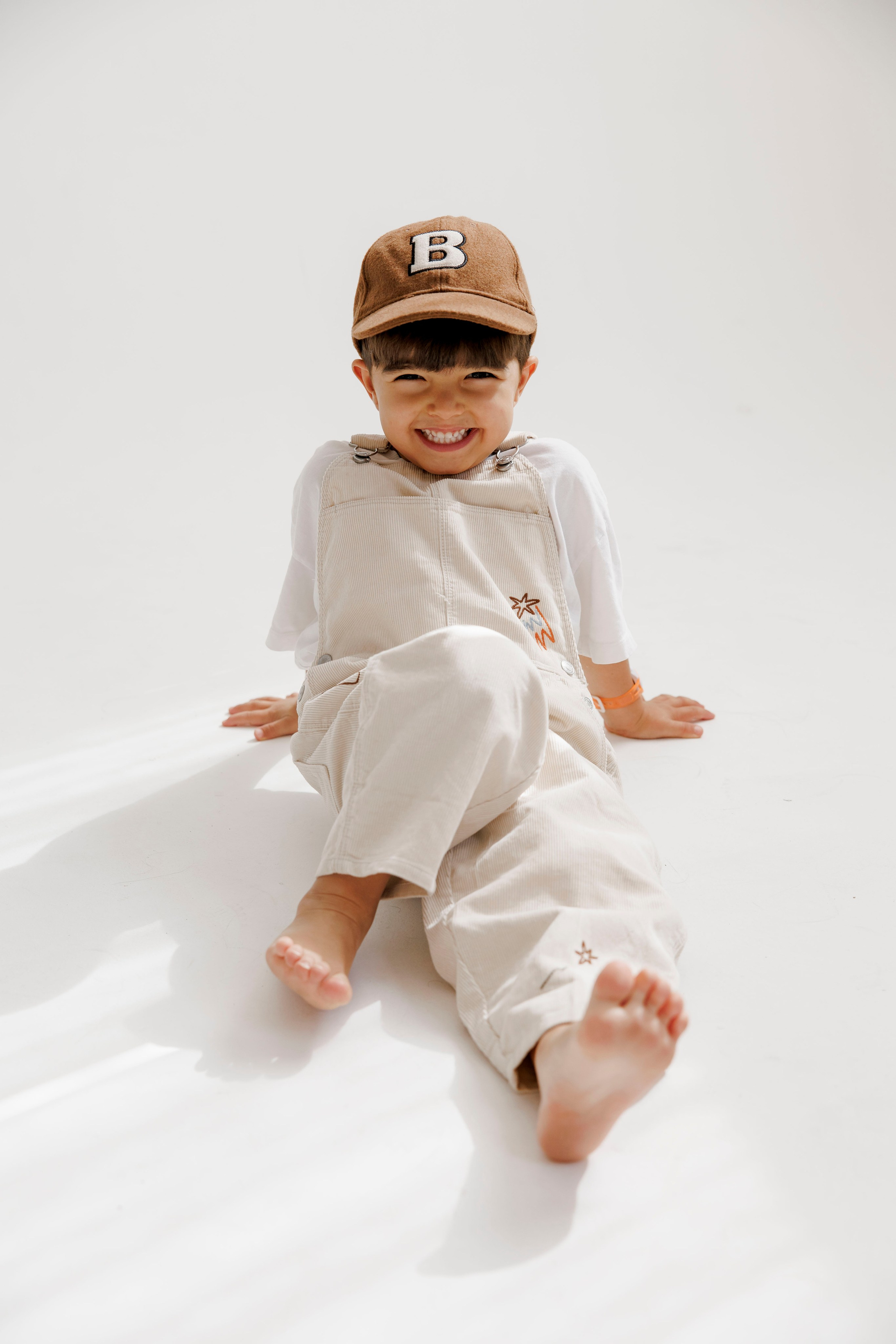 Family photoshoot inside the studio. Wedding and family photographer