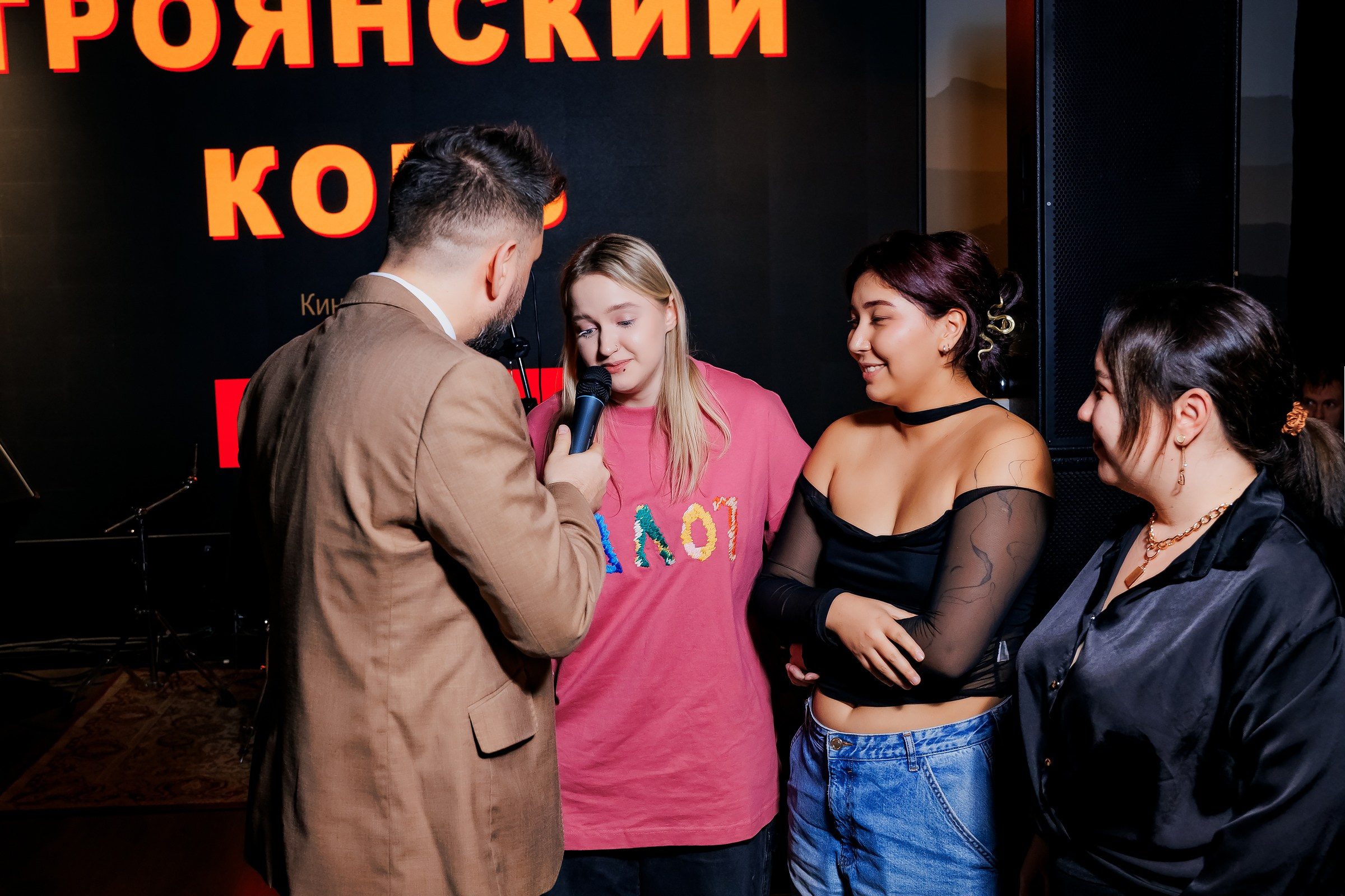 8 марта-Chechil ТРК Forum. Репортажный фотограф в Алматы Каюпов Сержан
