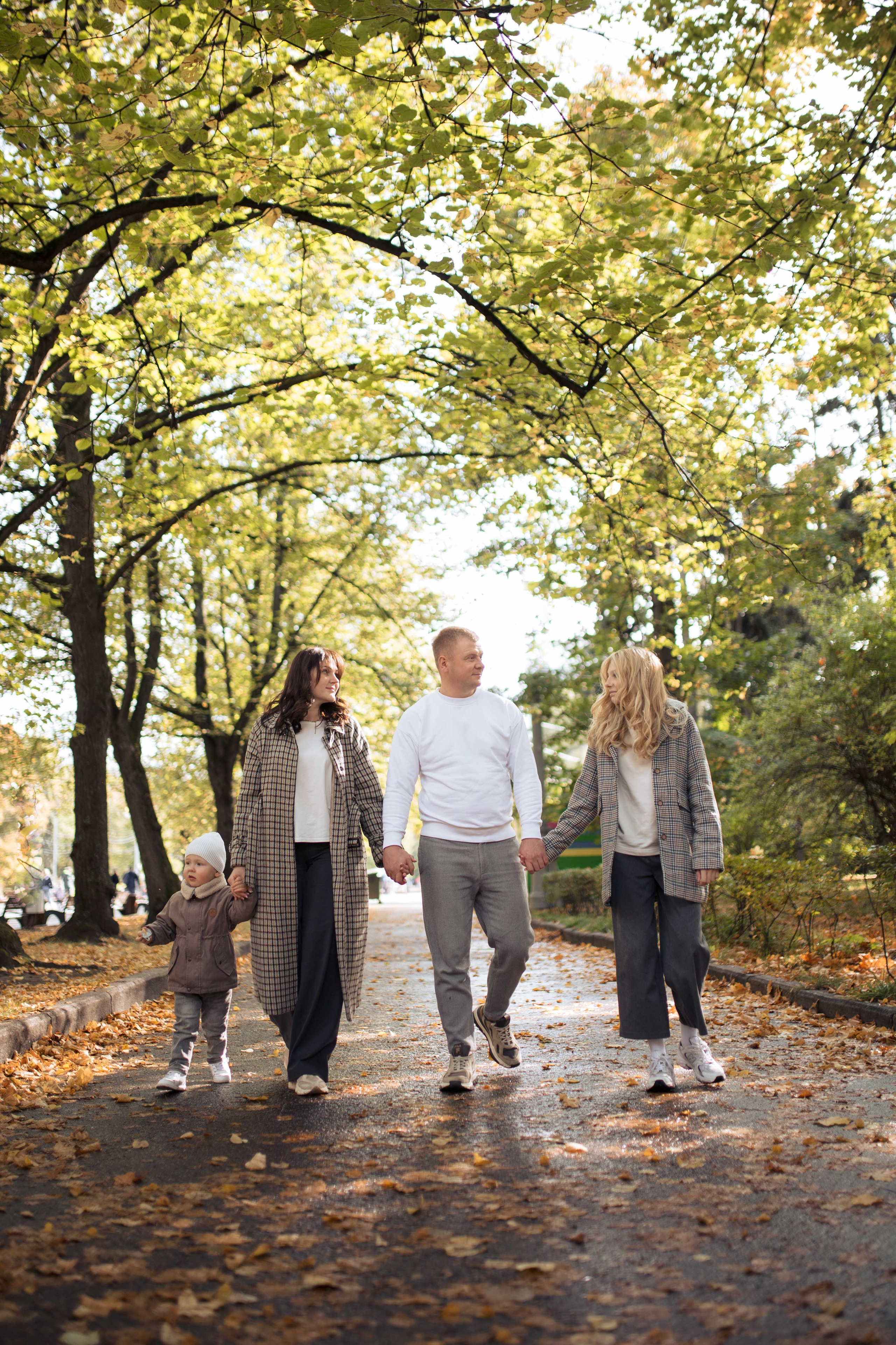 Семейная фотосессия в парке, прогулка по парку. Фотограф Валерия Горбунова Подольск Бутово Видное Щербинка