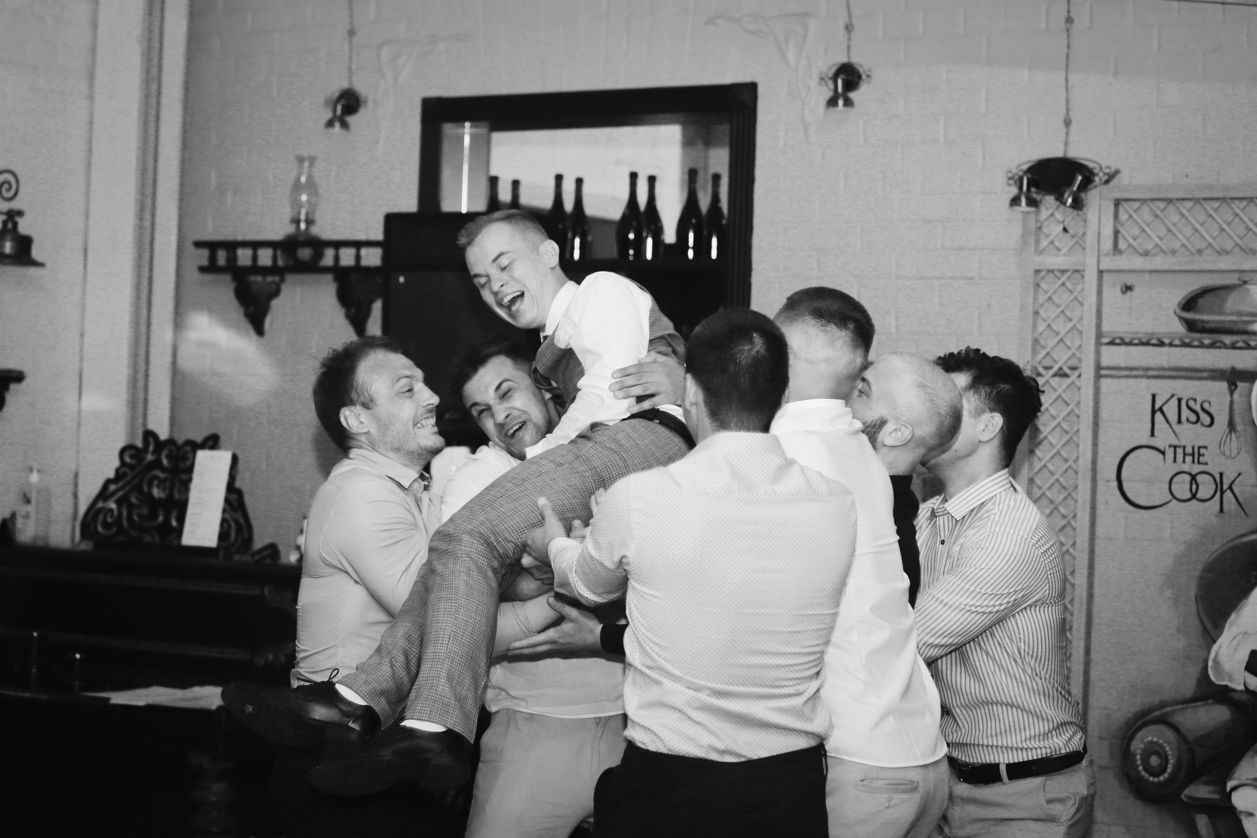 Съемка пары в отеле, на природе, в городе. Свадебный и репортажный фотограф в Ярославле и Санкт-Петербурге Роман Микрюков