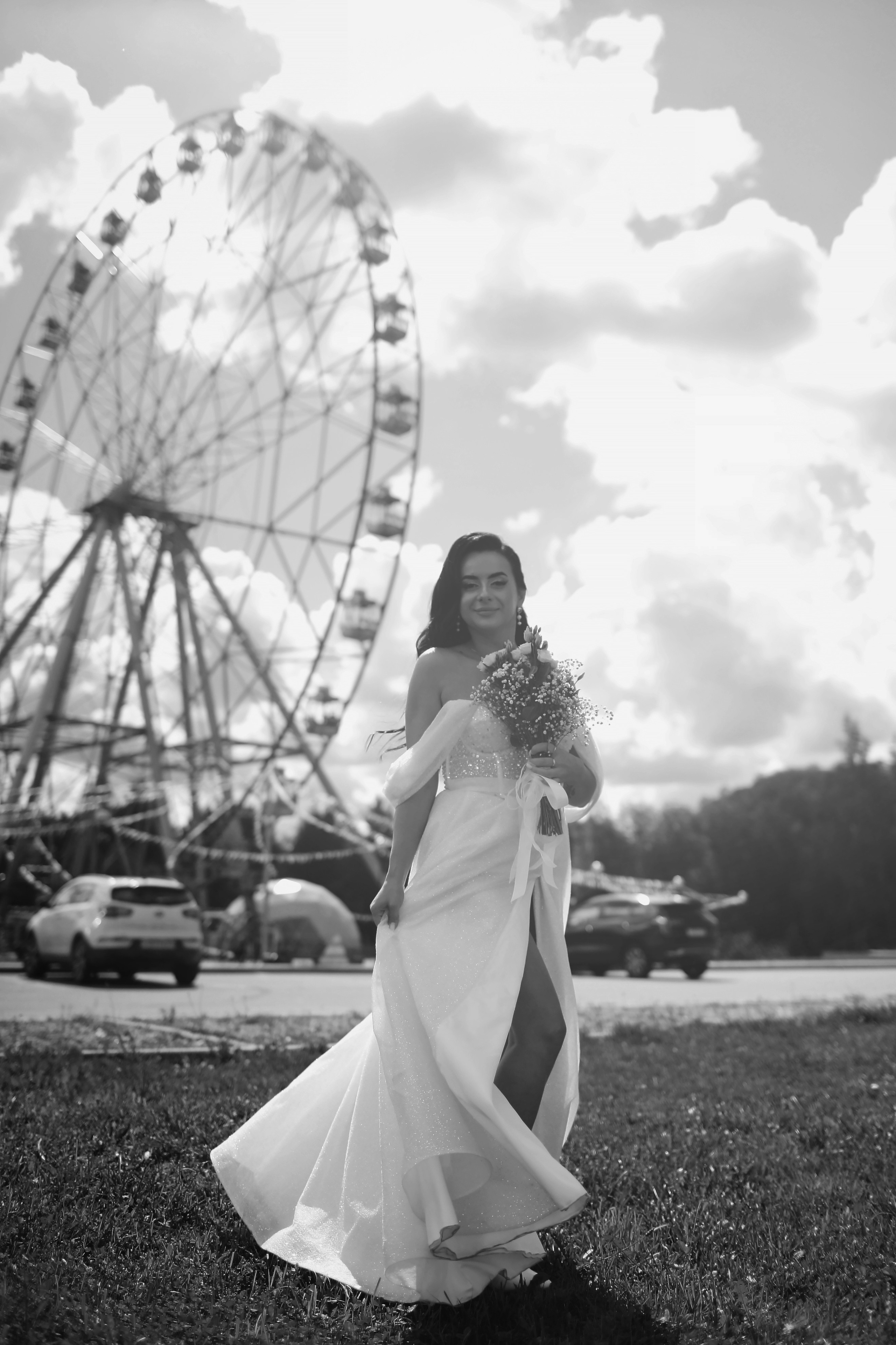 Съемка пары Марии и Ильи, гуляющих по городу. Свадебный и репортажный фотограф в Ярославле и Санкт-Петербурге Роман Микрюков