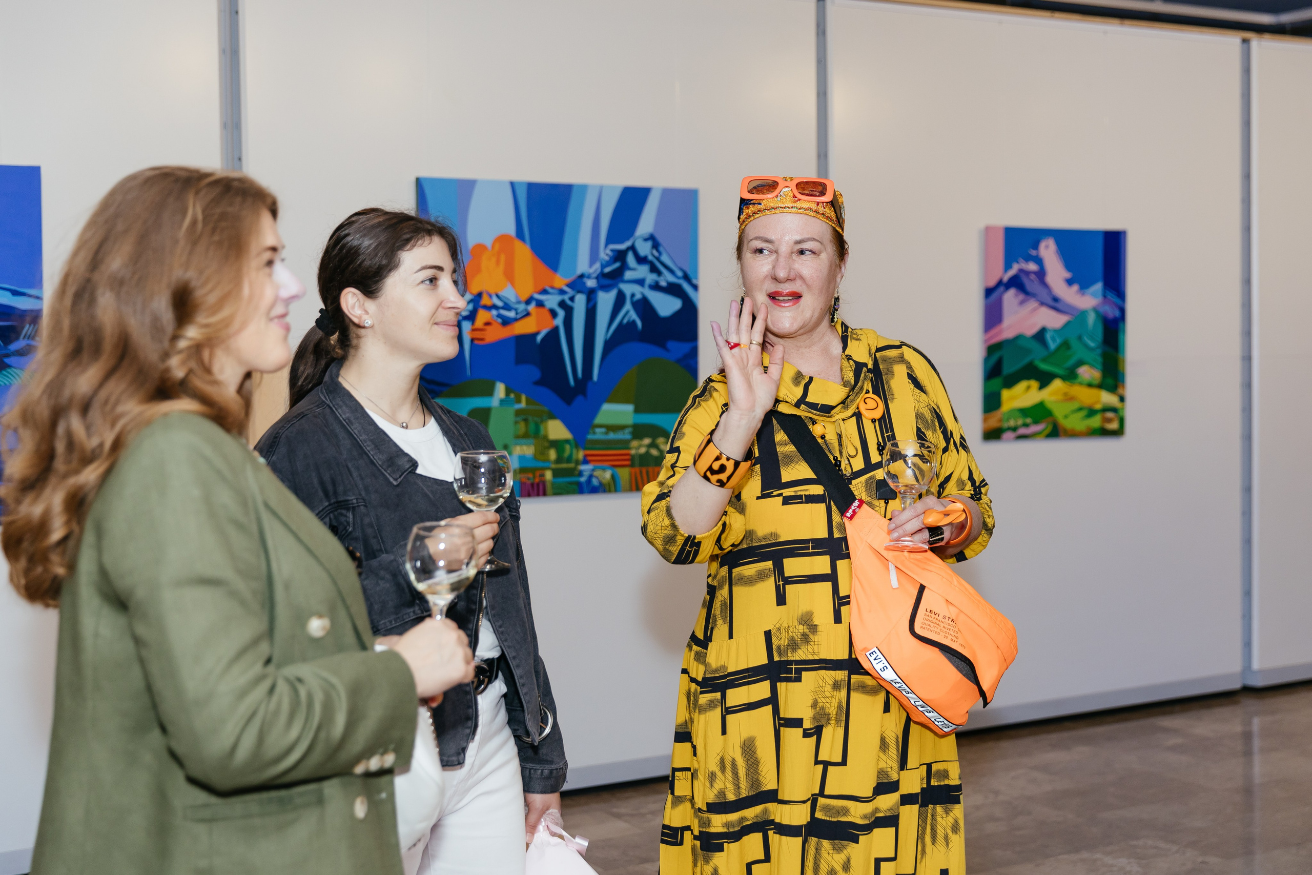 Выставка Лиры Алборовой «Цвет — это я». Свадебный и репортажный фотограф в Санкт-Петербурге Николай Голованов