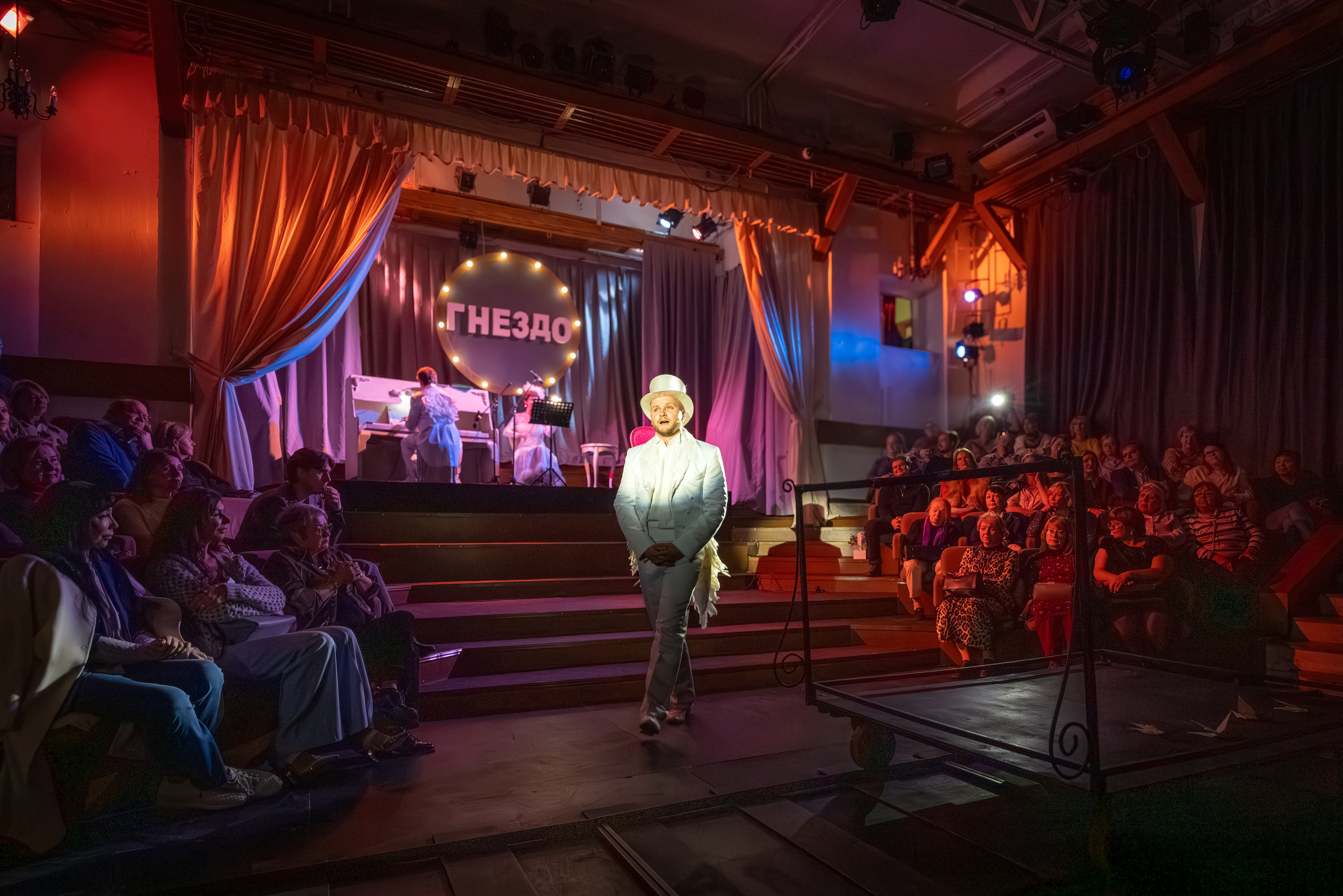 Театр Сфера: Гнездо перелётных птиц (100-й спекталь). Сайт фотографа Сергея Абрамова