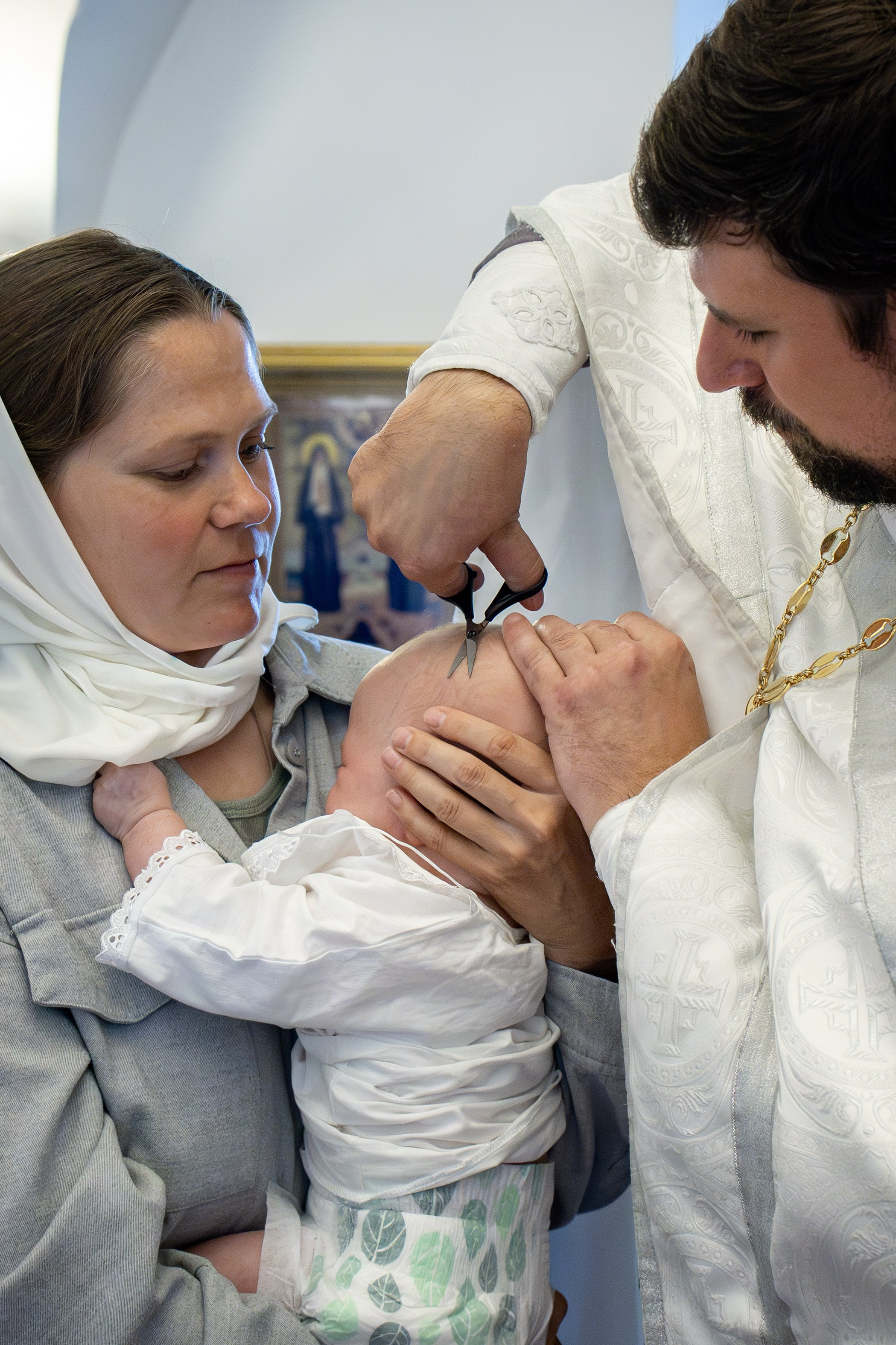 Таинство Крещения малышей в в храме Воскресения Христова, с. Трубино (Калужская обл.). Надежда Стар семейный и церковный фотограф в Жукове и Калужской области