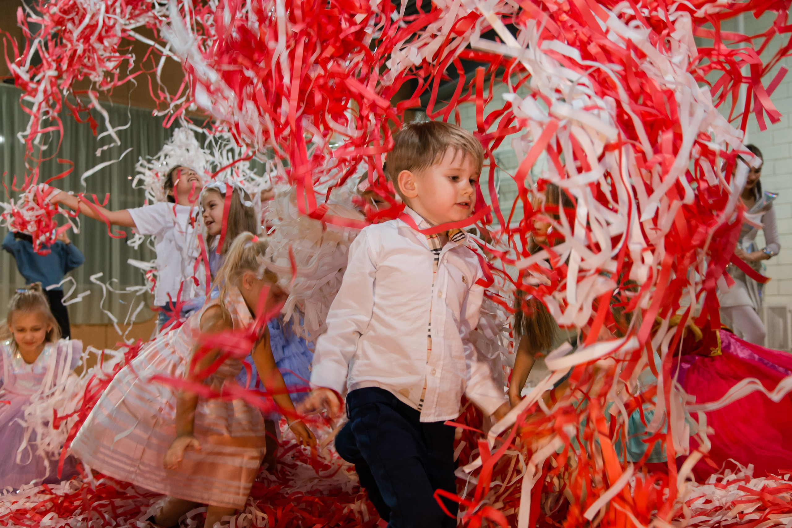 Фотосъемка детского дня рожденья. Видеосъемка и фотосъемка свадеб. Фотограф и оператор на свадьбу. Видеосъемка подкастов, собственная видео-фотостудии. Предметная фотосъемка