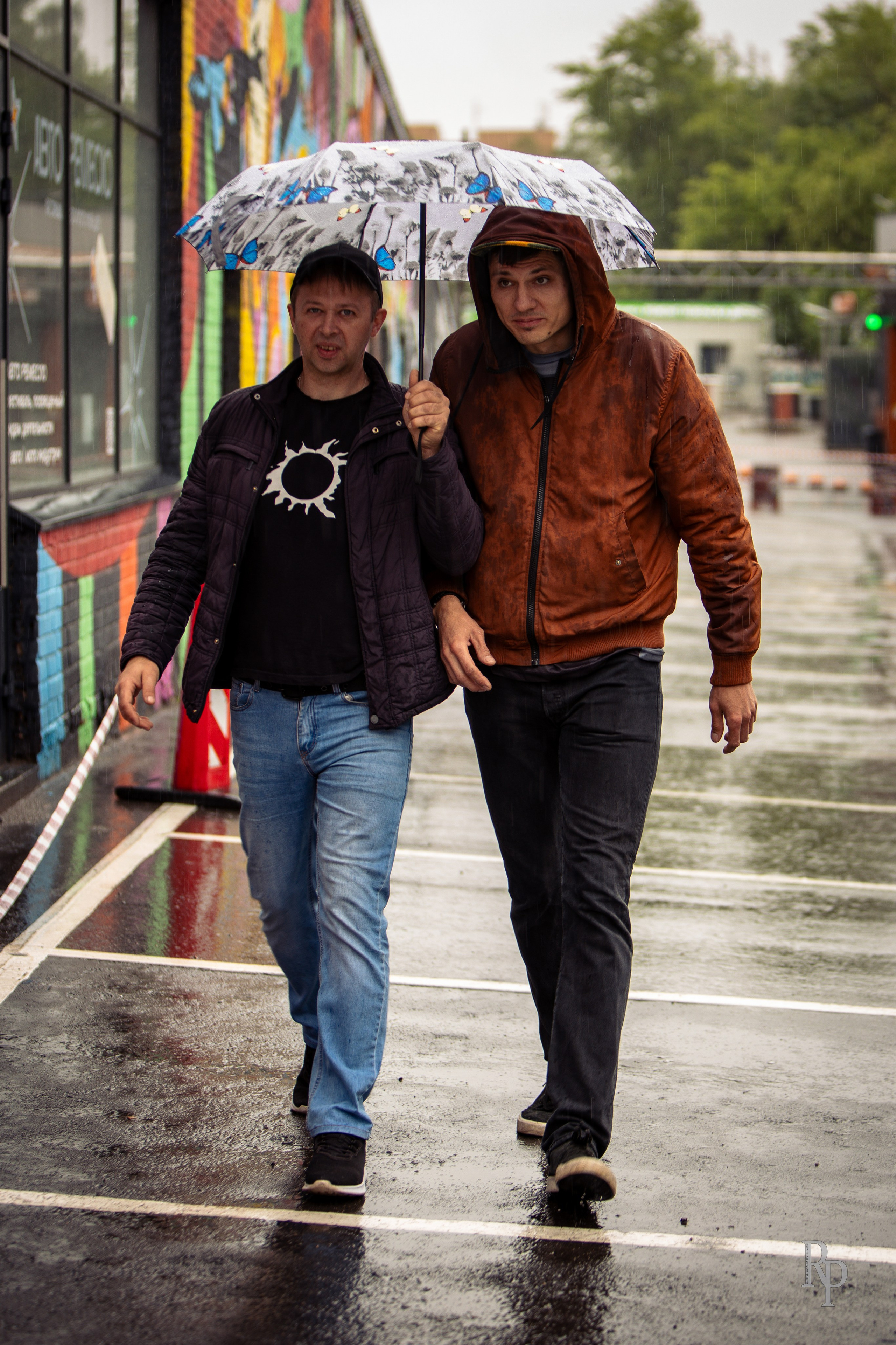 SHOWDOWN. Rusty Photographer