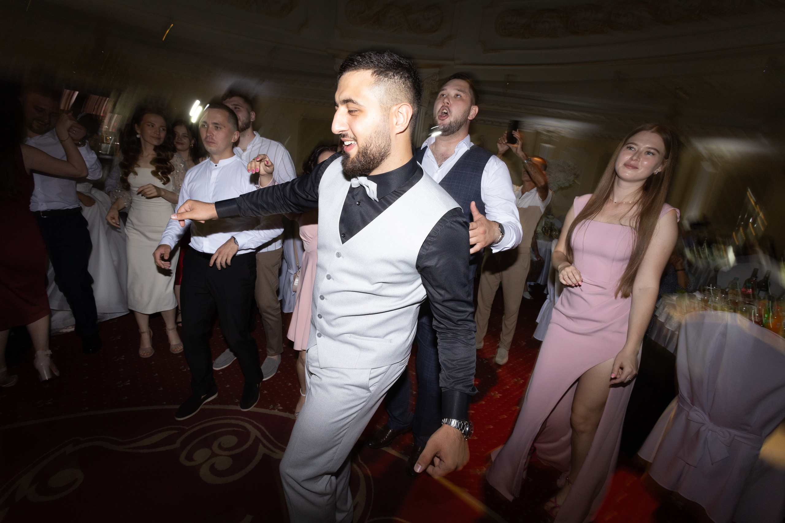 Свадебный фотограф Уфа — Руслан ГабдлисламовЖивые эмоции, красивые кадры, воспоминания на всю жизнь.Работаю по всей Республике Башкортоста. Свадебный фотограф Уфа Руслан Габдлисламов