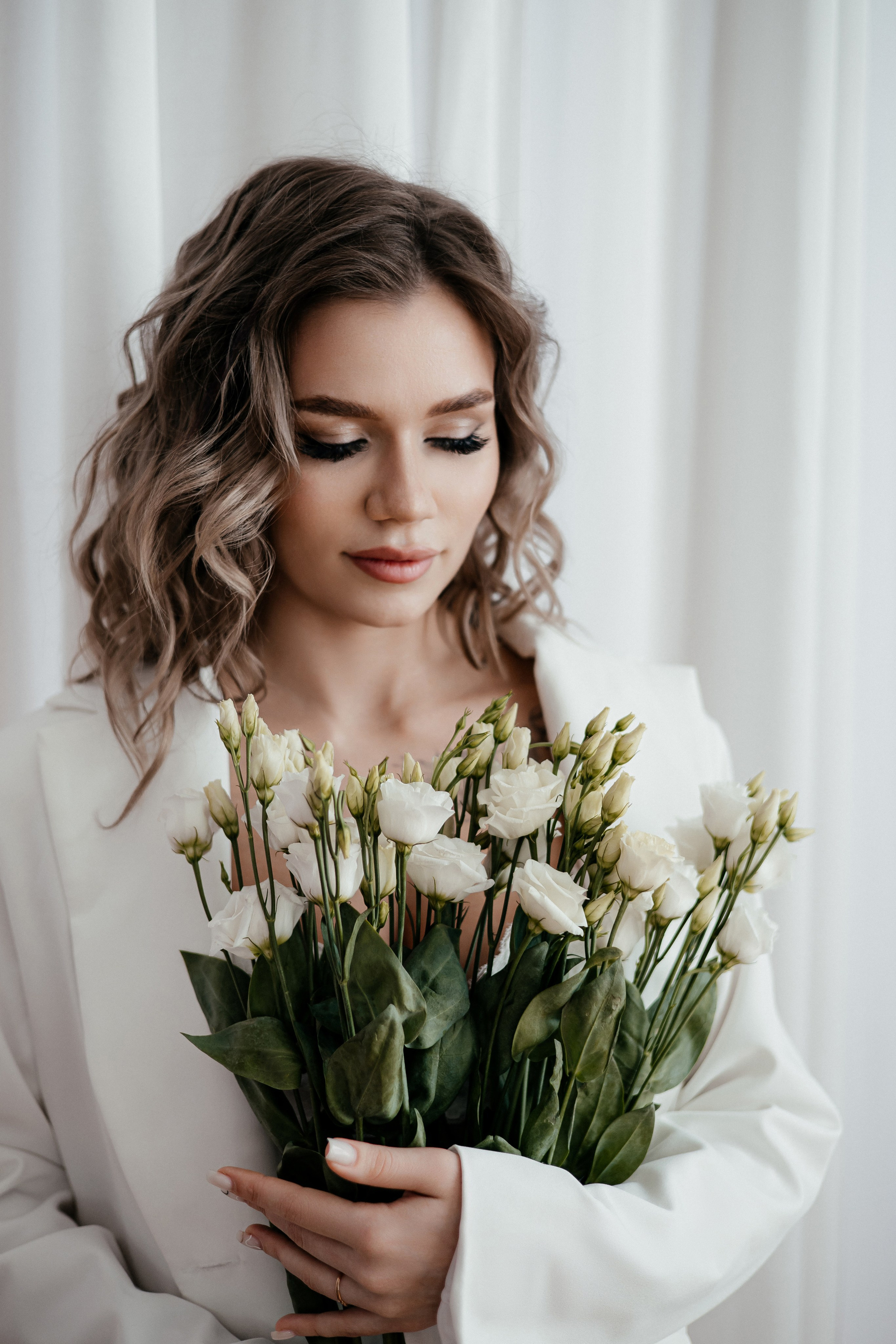 Лиза. белые цветы