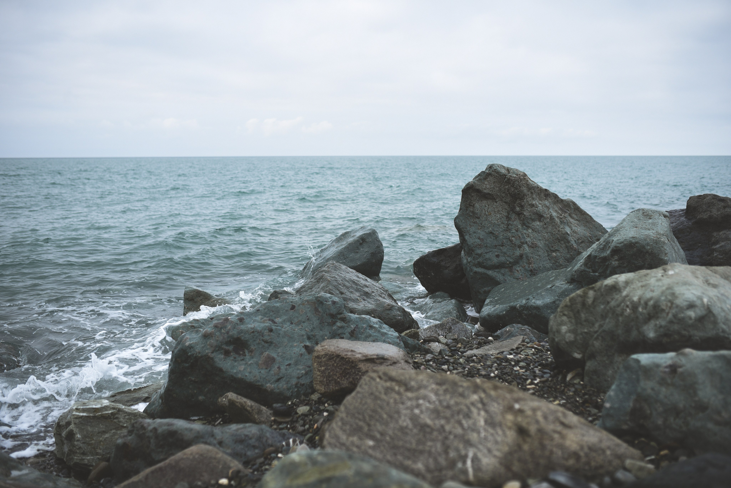 Alina and the Sea. Anastasia Serdyuk, travel photographer, travel photo, portraits, stories, fineart prints