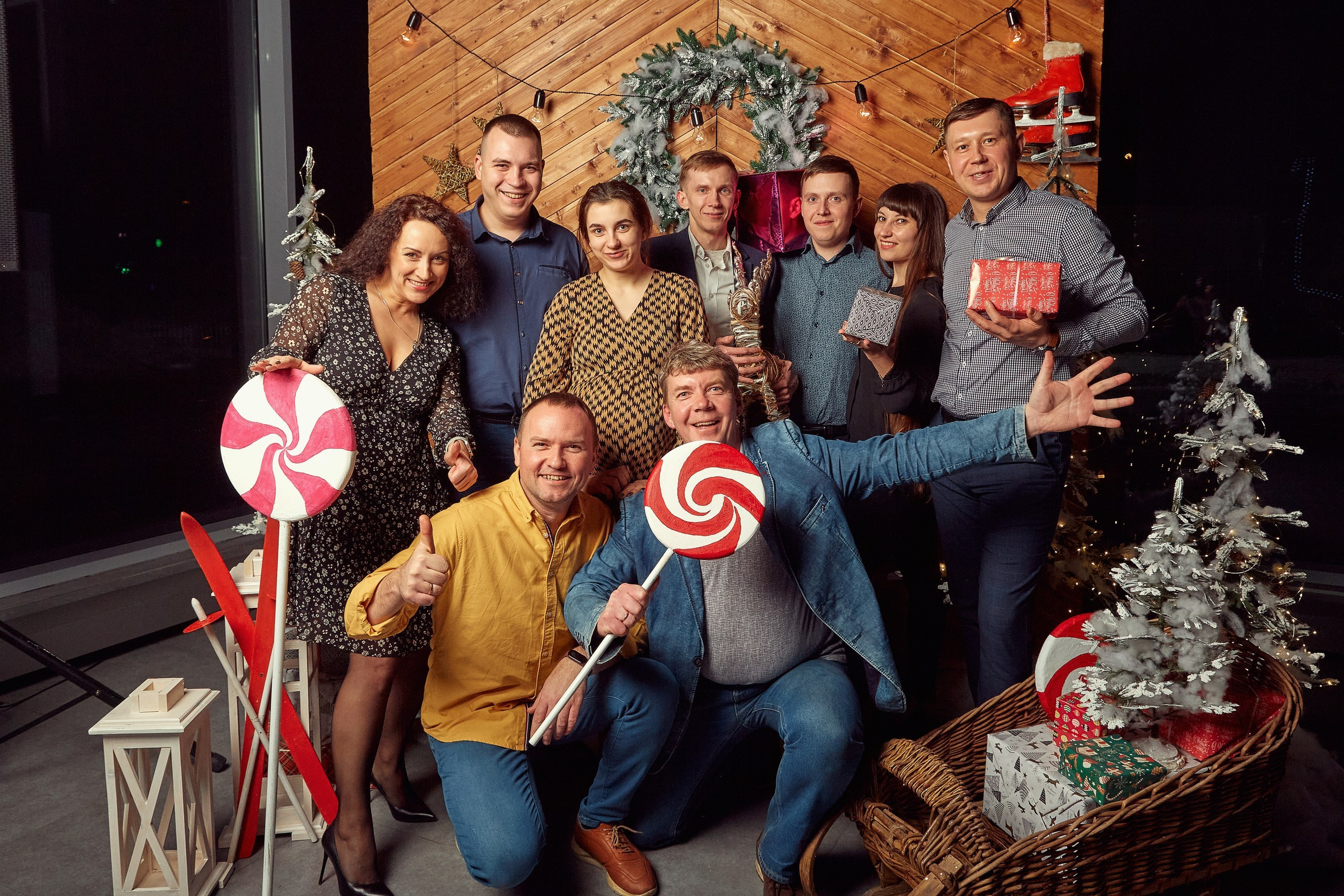 Транс-Инвест / Новогодний корпоратив на территории автосалона. Антон Артюшин, портретный фотограф. Москва