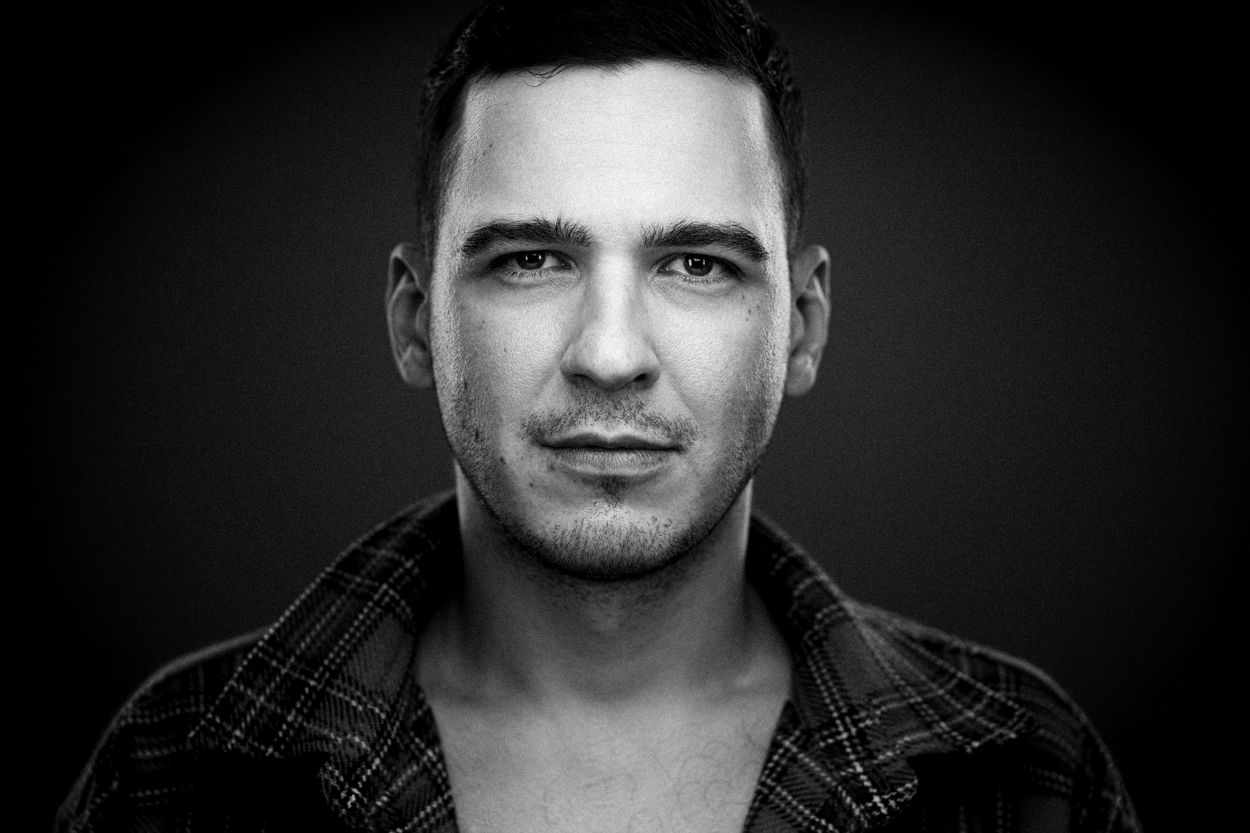 Headshot & portrait session for Arthur. Headshot & portrait photographer Alexei Shendrick