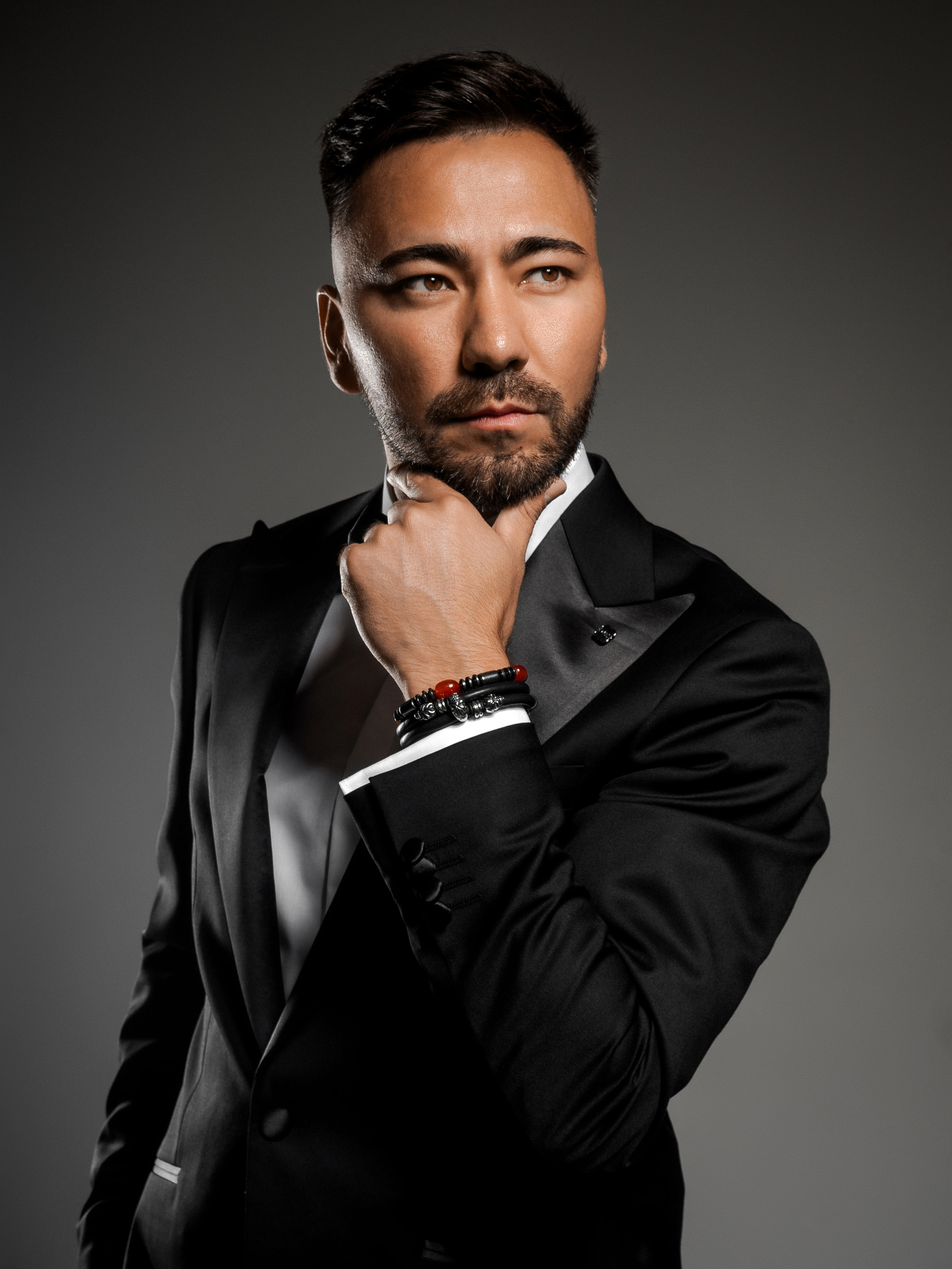 Ведущий Игорь Бекмамбетов. Flint — photographer