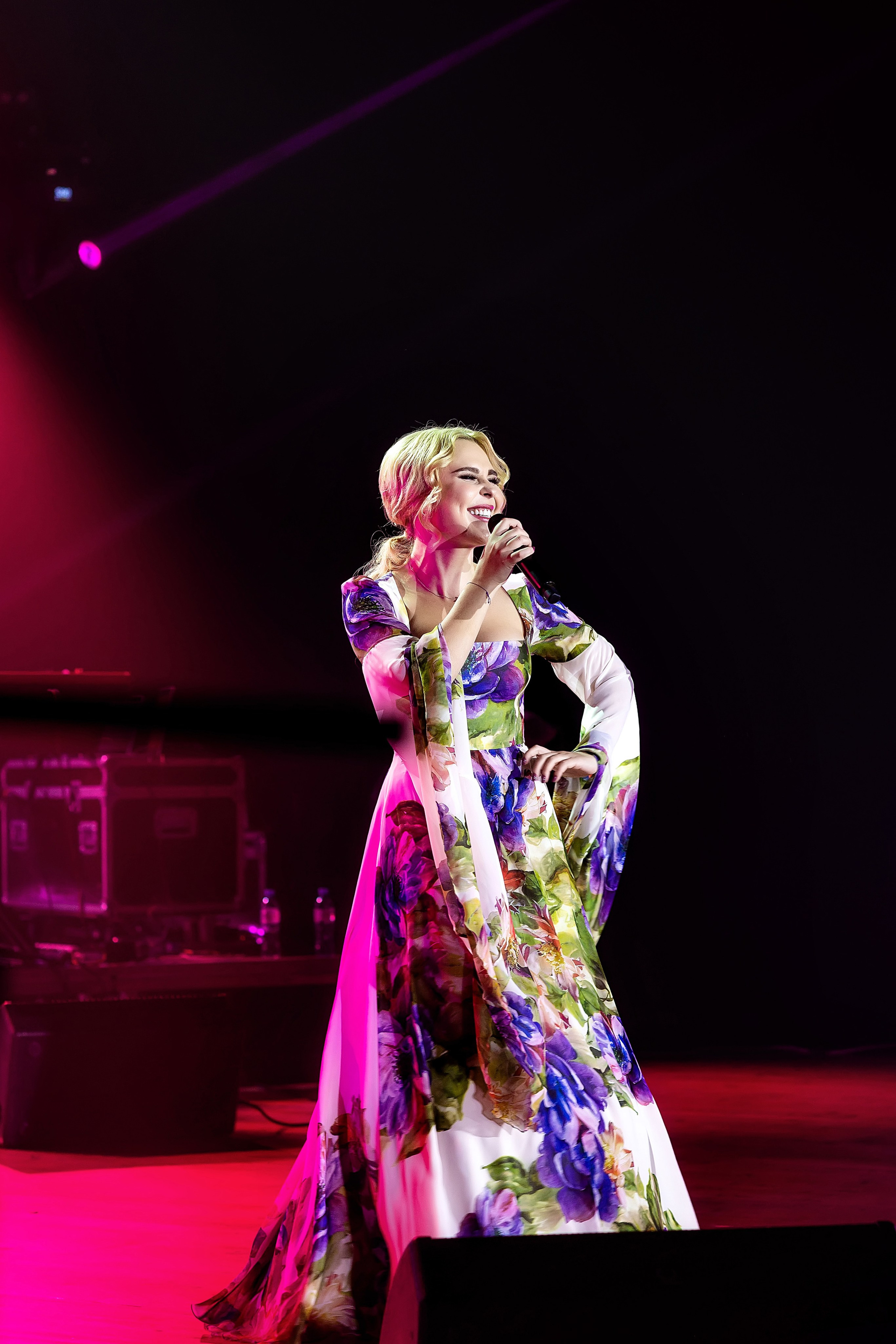 Концерт Пелагеи. Школьный, фэшн фотограф в Тюмени и в России Ирина Королева