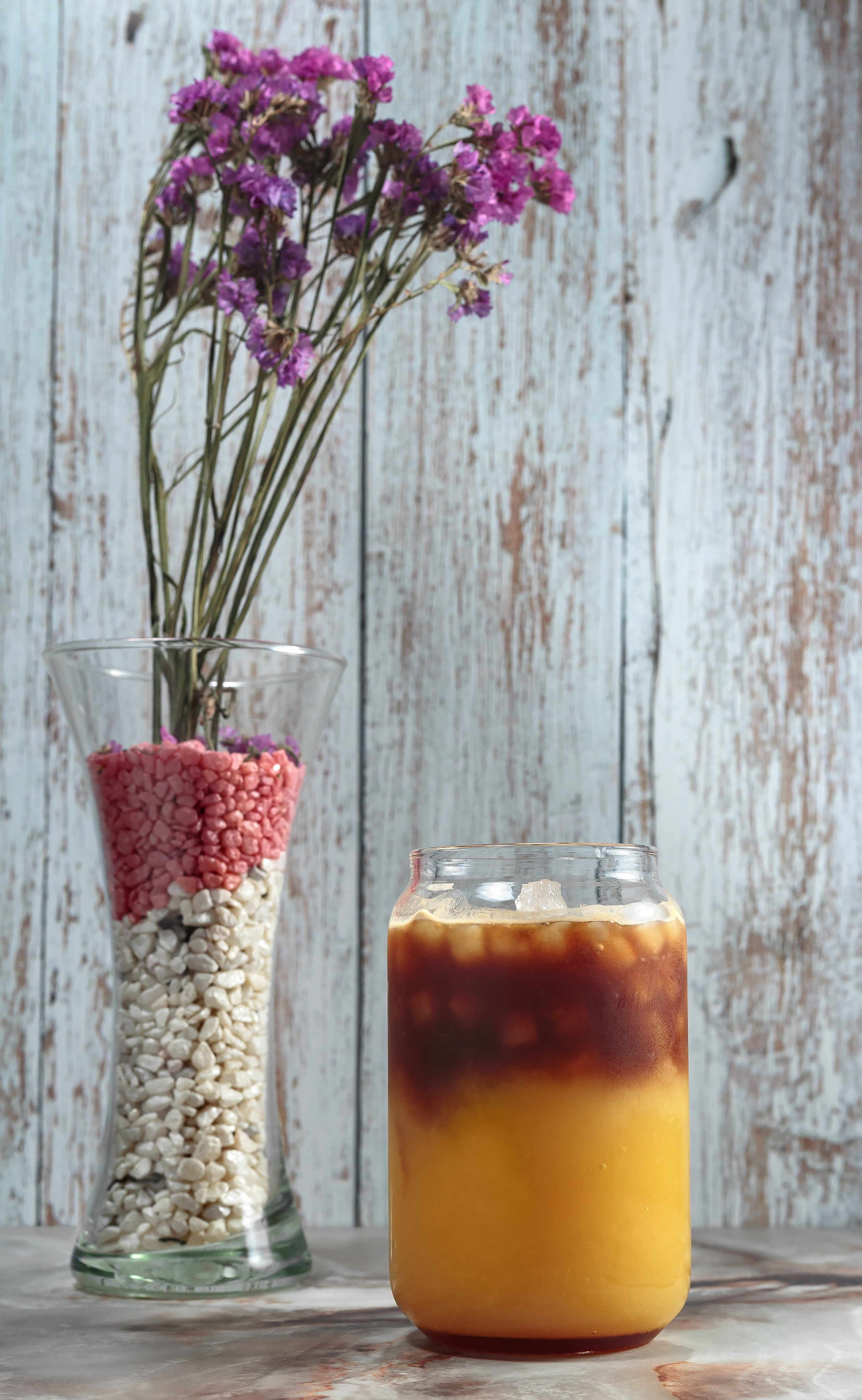 кофе со льдом в стеклянном стакане кофейня имиджевое фото