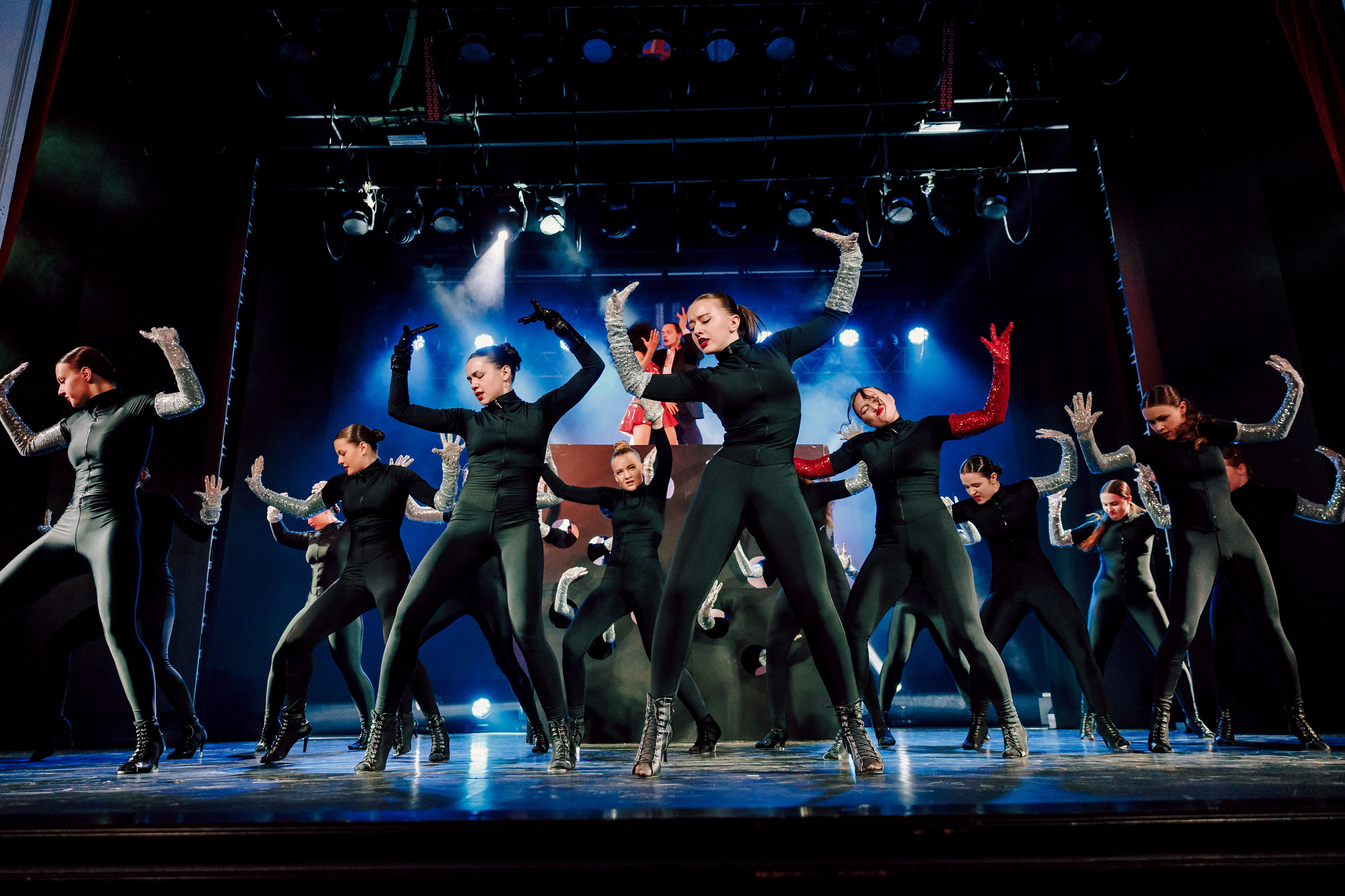 Отчётный концерт танцевальной школы «Red Rabbits» 2025. Лёшка Варзегов — фотограф