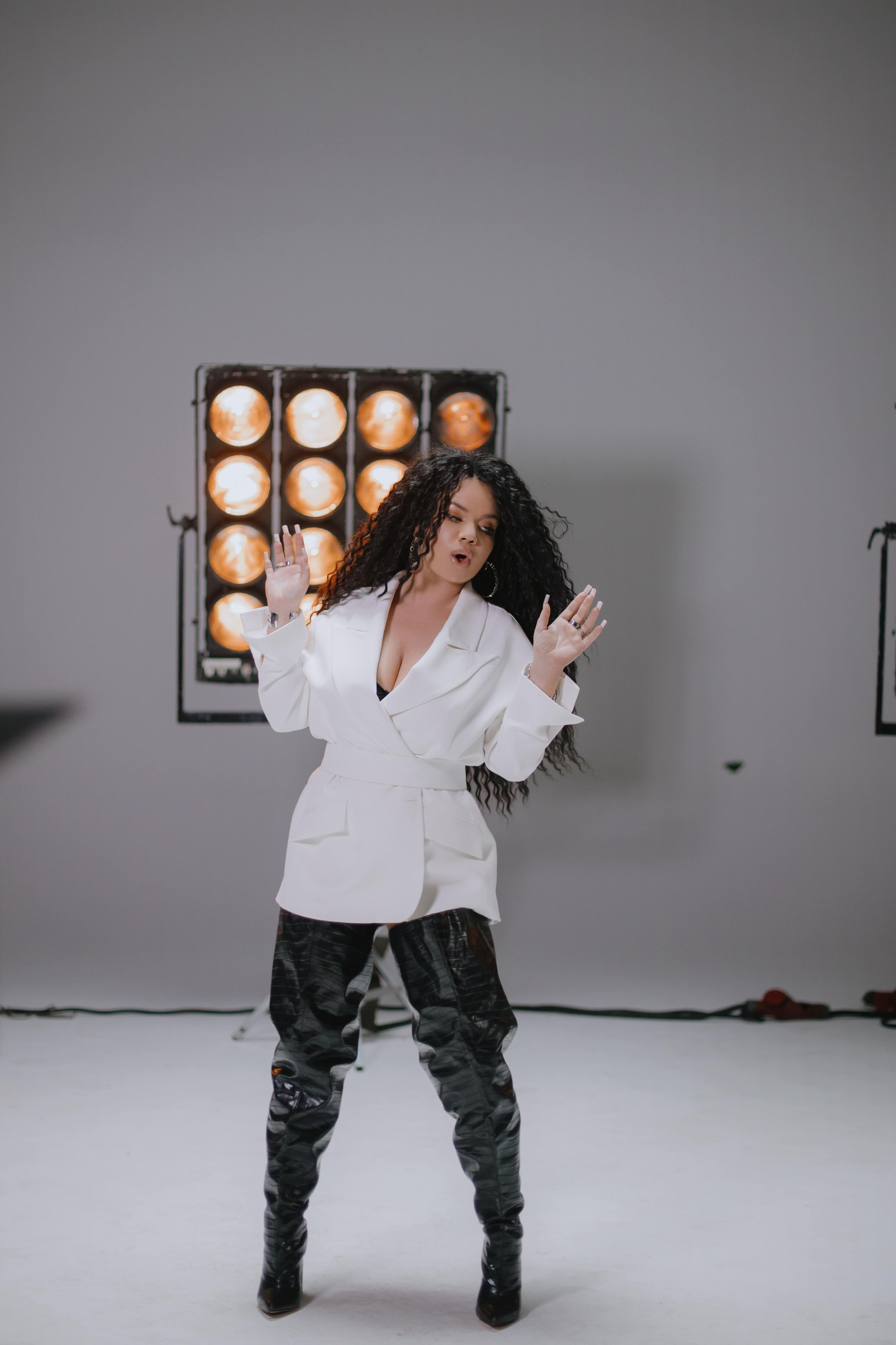 Съемка клипа Юлианны Карауловой и Бьянки. Фотограф в Москве и Санкт-Петербурге Дарина