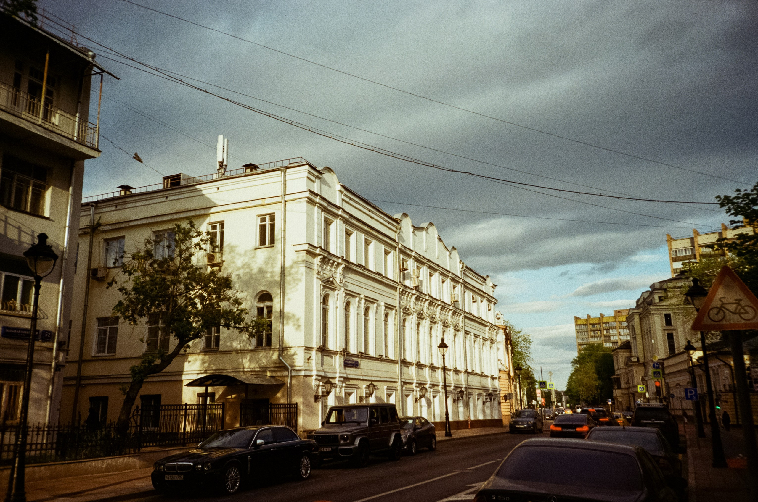 Ул. Малая и Большая Никитская | Ricoh R1 | Fujifilm Fujicolor C200
