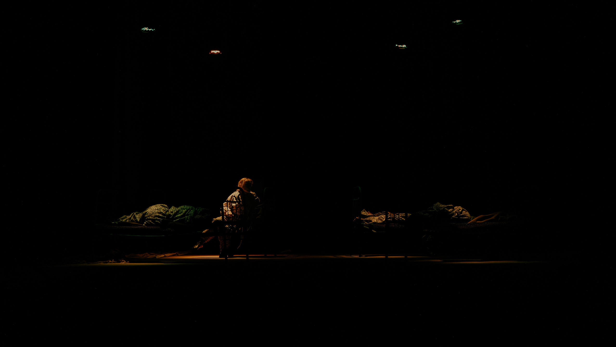 Театр Юного Зрителя " Не покидай меня». Фотограф Марк Файзулин