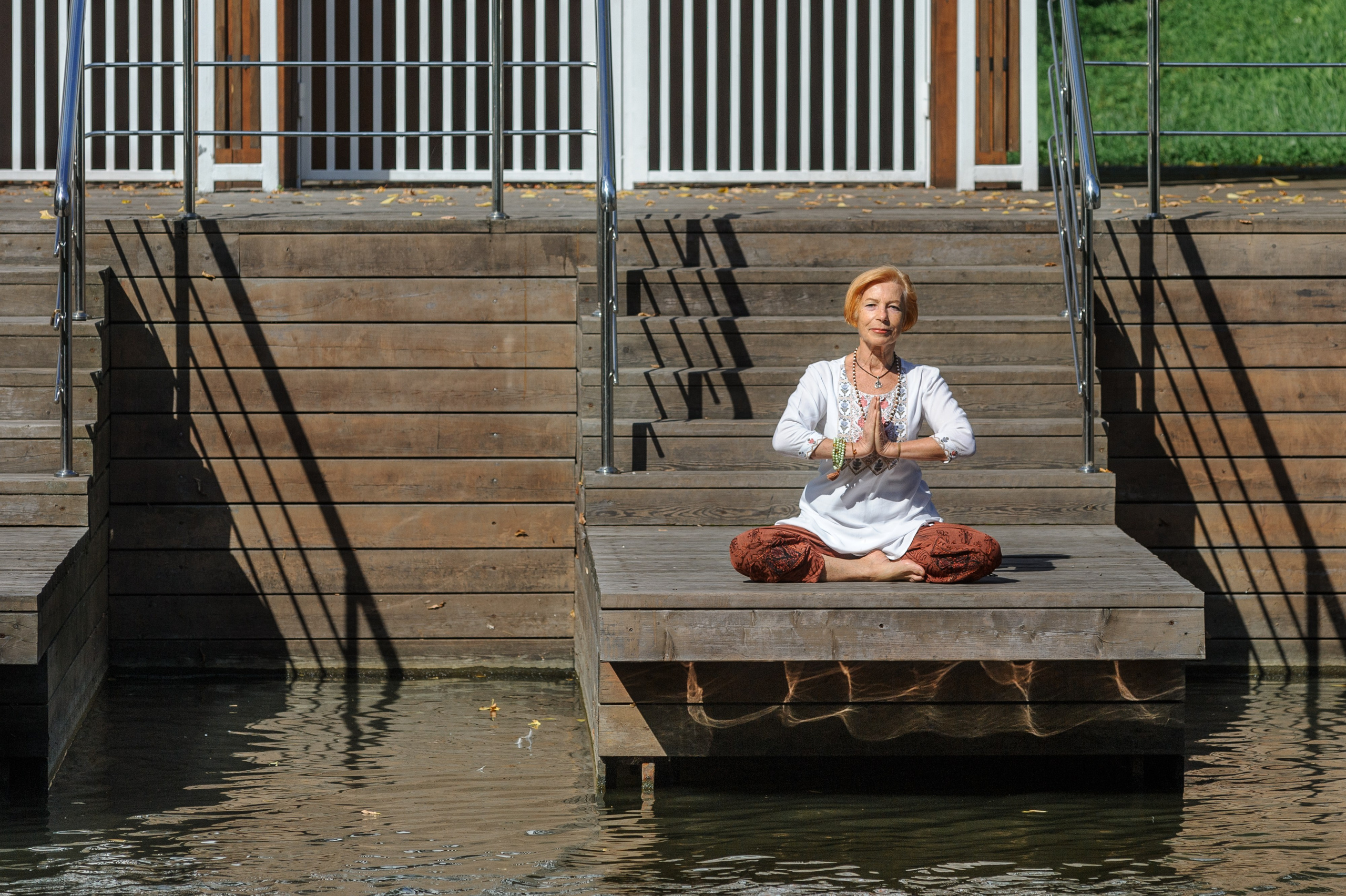 Фотосессия для преподавателя хатха йоги в парке Москвы. Семейный фотограф в Москве Елена Снегирева
