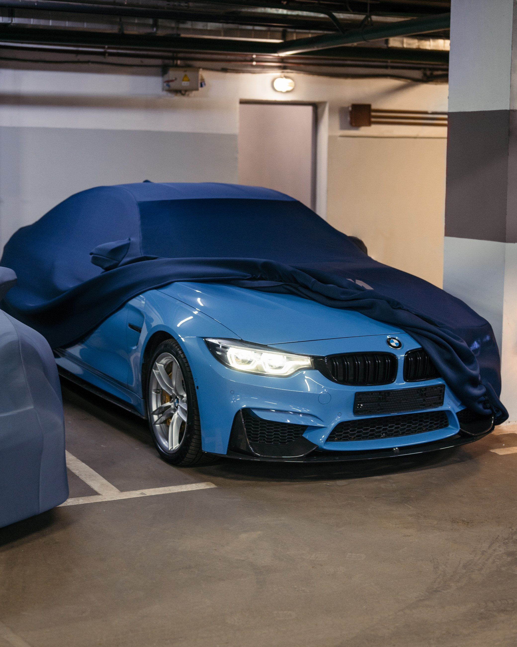 Porsche GT3 и BMW M4 чехлы для гаражного хранения. DeLorein