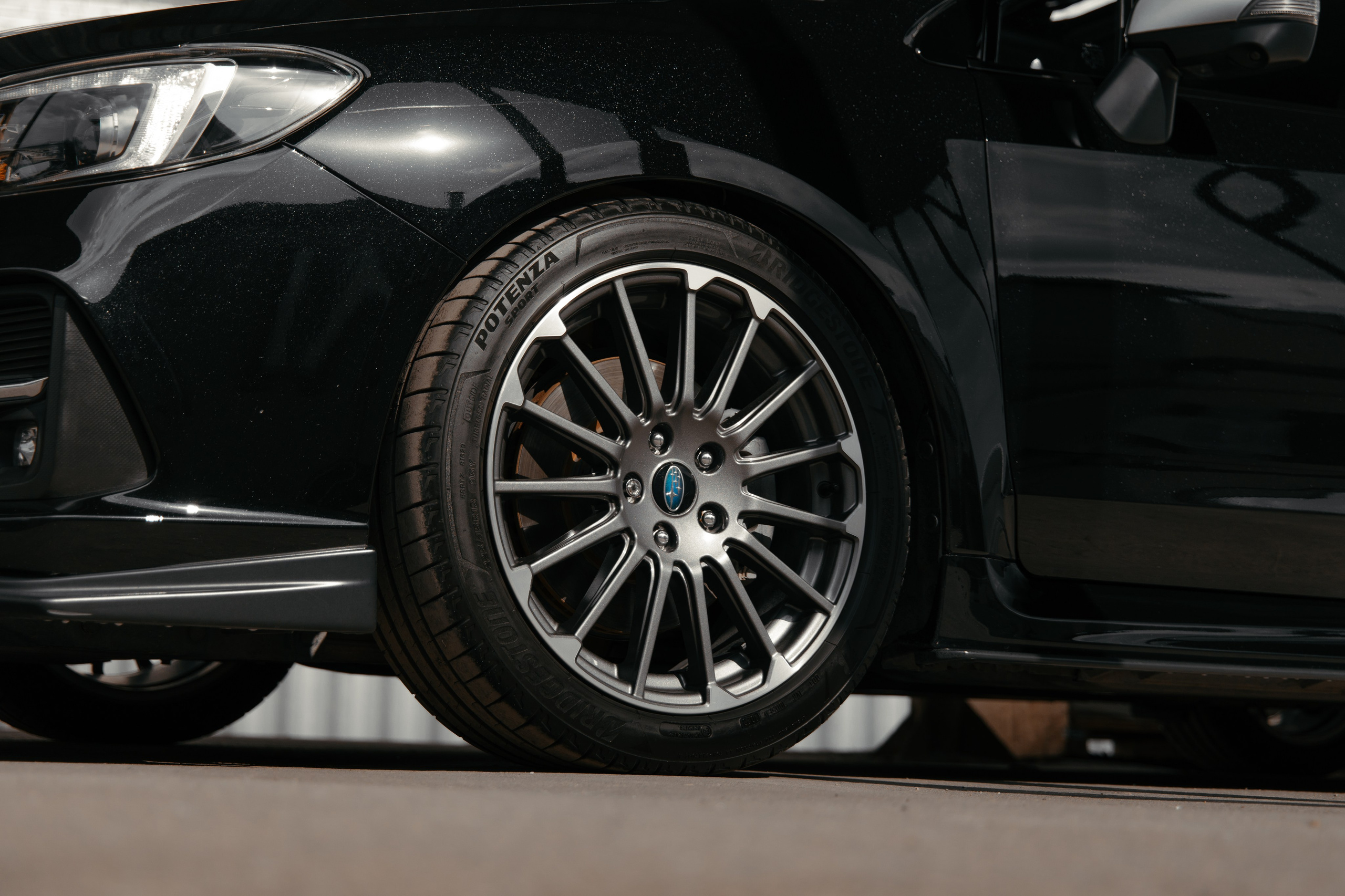 Subaru levorg. DeLorein