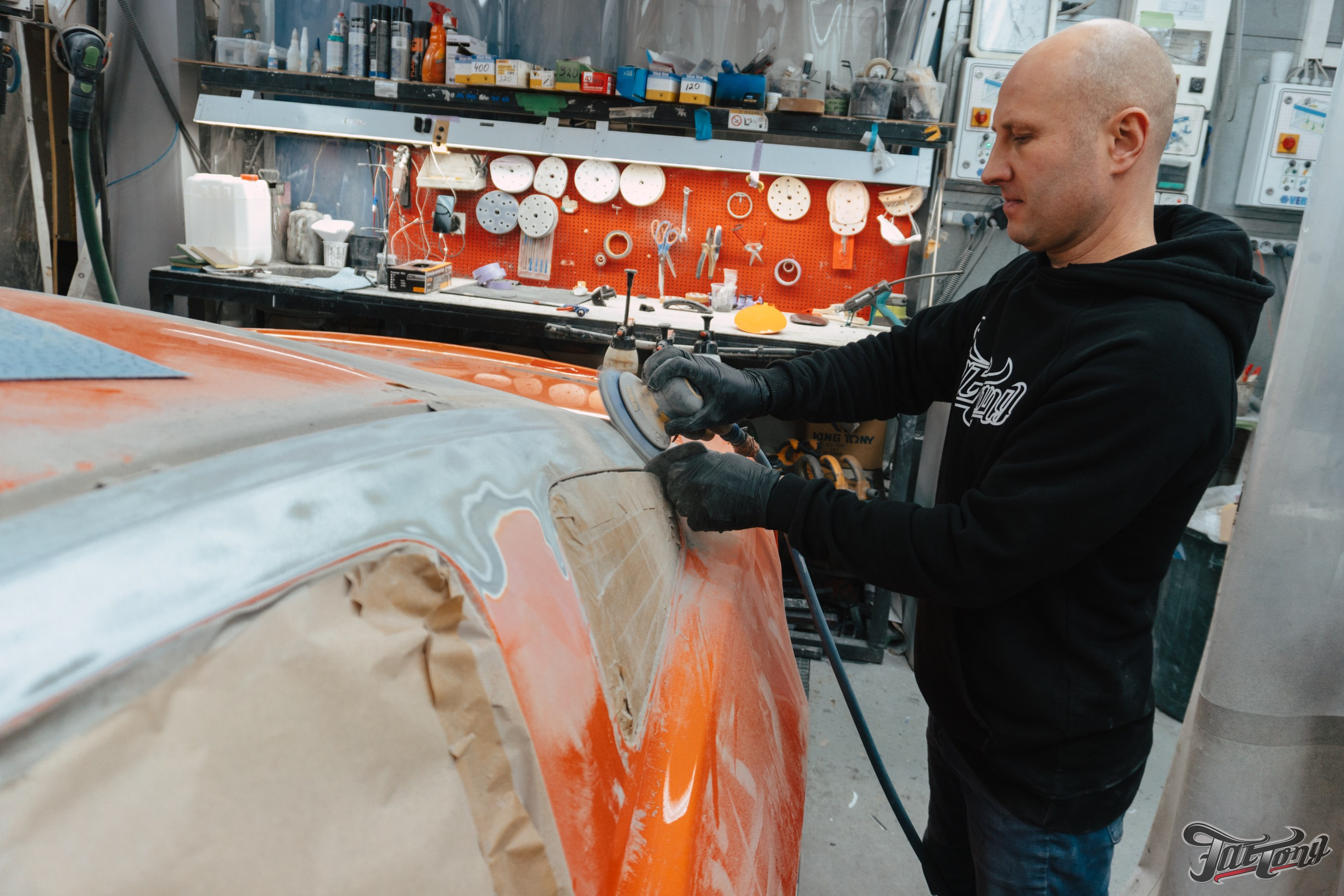 Ford Mustang Roush оранжевый окрас кузова и выкрас полос. DeLorein