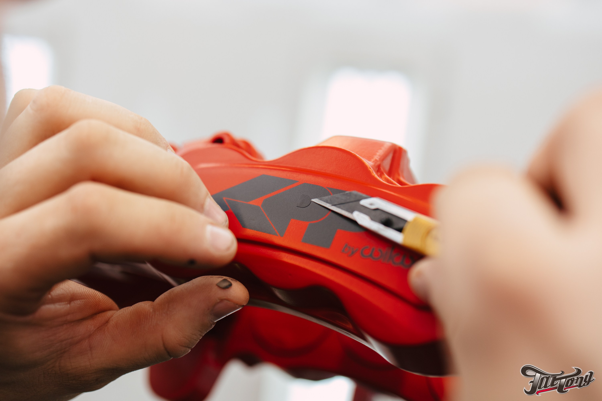 Суппорта Wilwood окрас в красный с нанесением логотипа. DeLorein