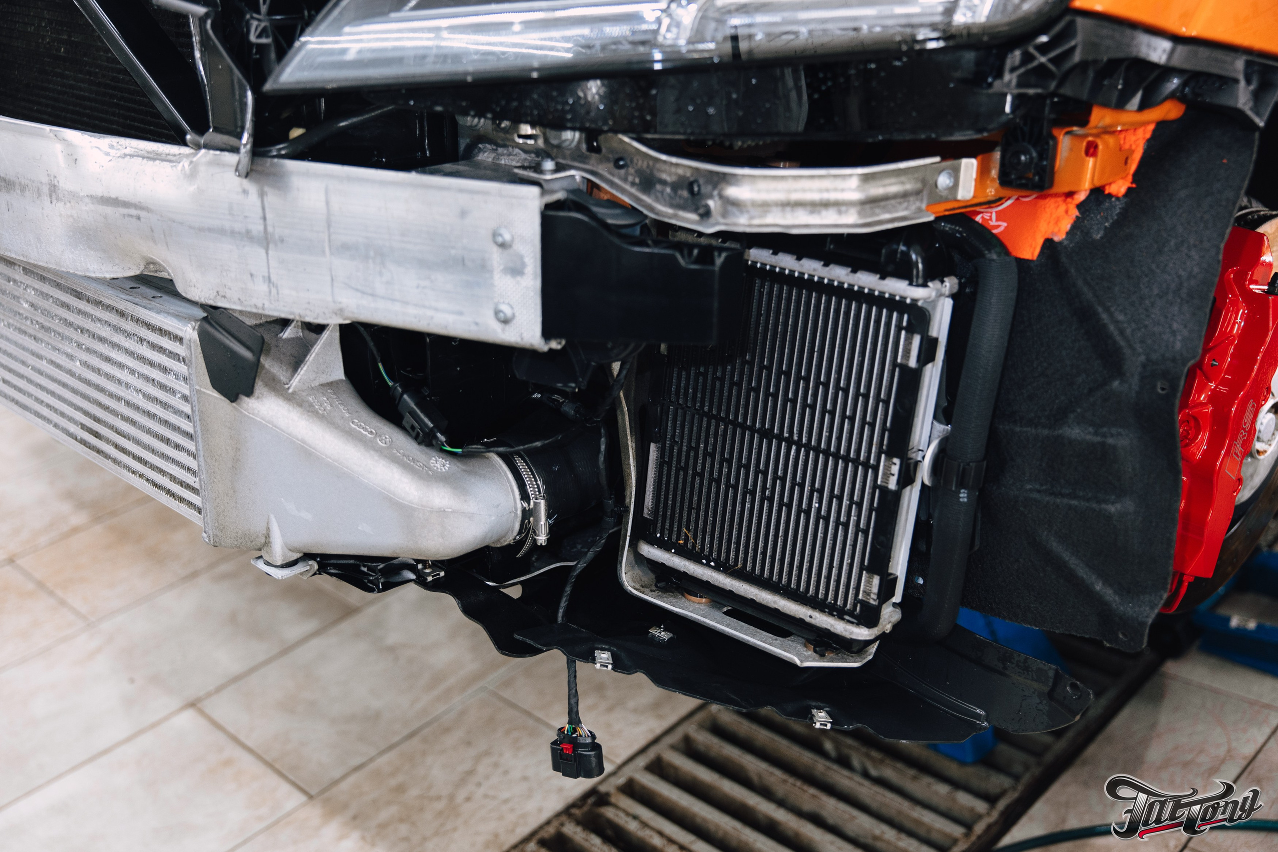 Audi TT мойка подвески, подкапотки и оклейка в прозрачный полиуретан. DeLorein