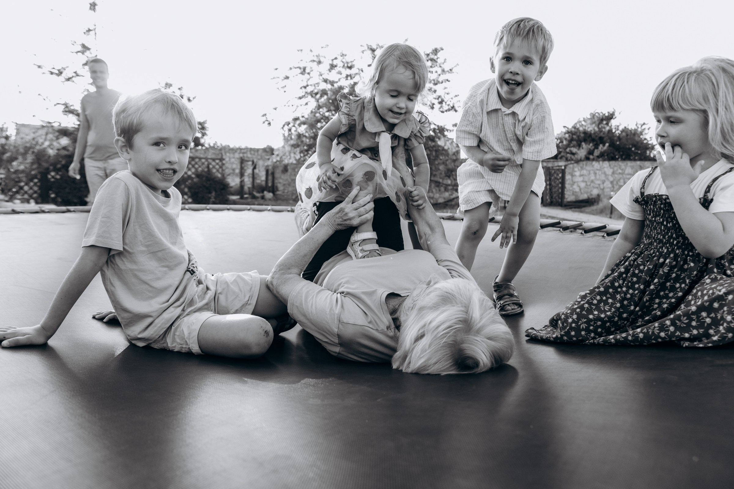 Дети и семьи. На моих фотографиях дети всегда улыбаются и смеются по-настоящему. Я знаю что для этого нужно. Применяю секретный секрет). Фотограф в Крыму — Федор зайцев. Свадебная, семейная и портретная съёмка. Фотографии для контента, для бизнеса. Корпоративная съёмка