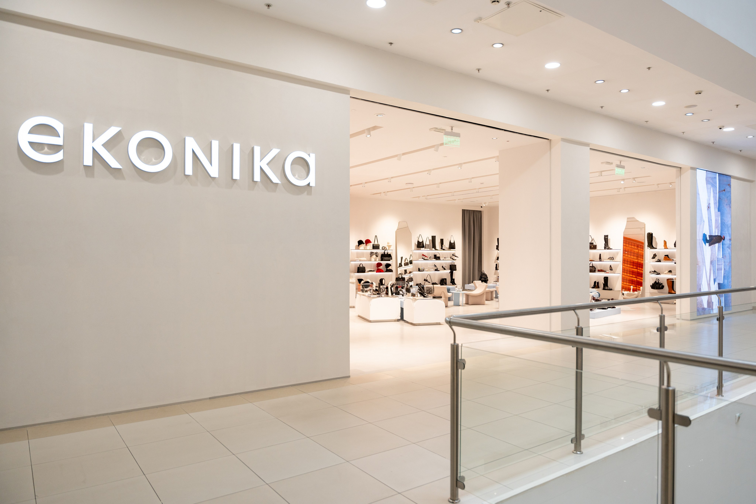 Интерьерная фотосъемка магазина Ekonika в Краснодаре — обувной бренд Профессиональная фотосъемка Ekonika — фирменный магазин в Краснодаре. Шедевры для Вас! Фотограф и Видеограф в Краснодаре Пахиев Руслан