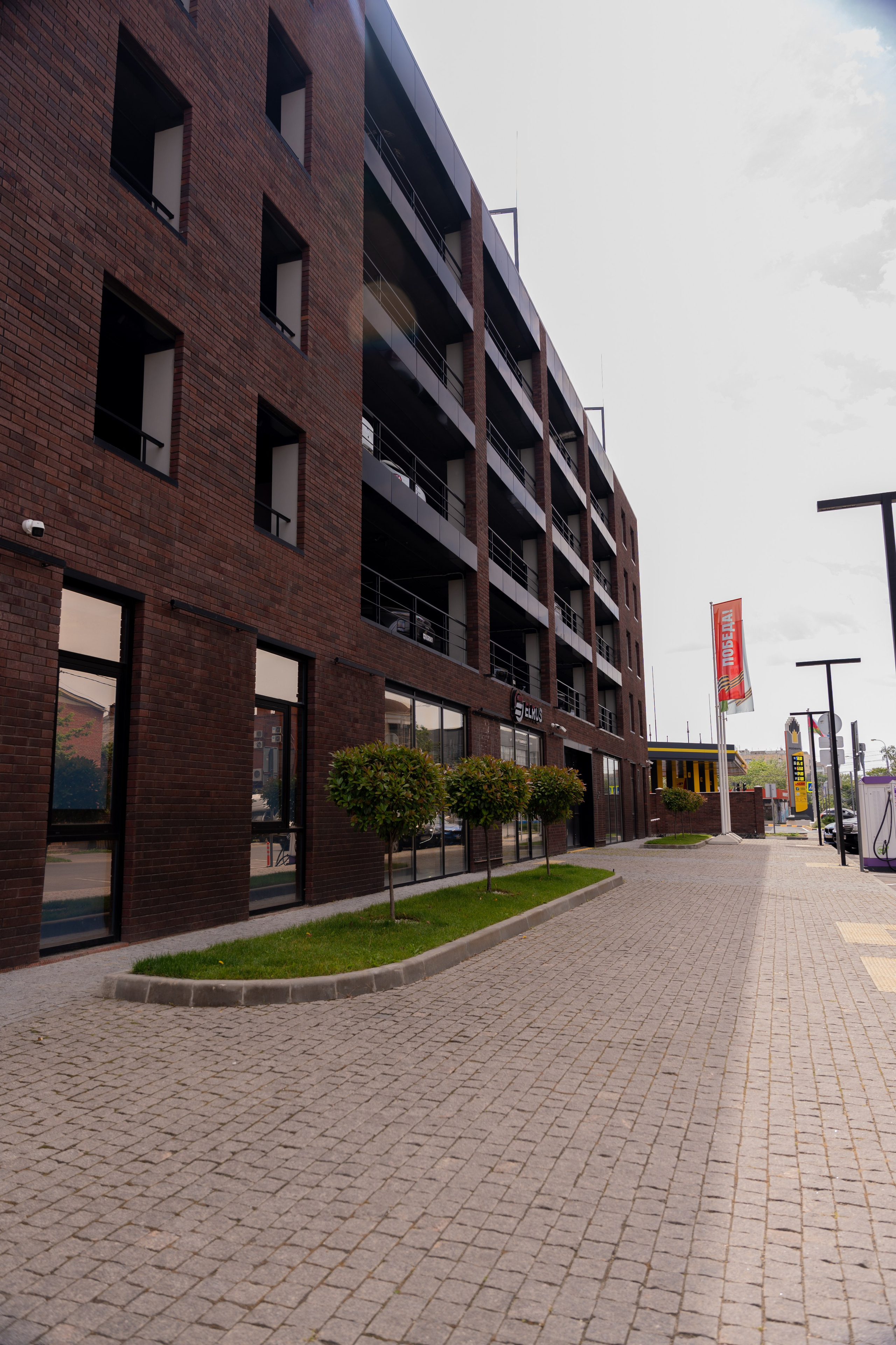 Интерьерная фотосъемка автосалона Elrus в Краснодаре. Zeekr, LiXiang Профессиональная фотосъемка интерьера премиум-автосалона в Краснодаре. Шедевры для Вас! Фотограф и Видеограф в Краснодаре Пахиев Руслан