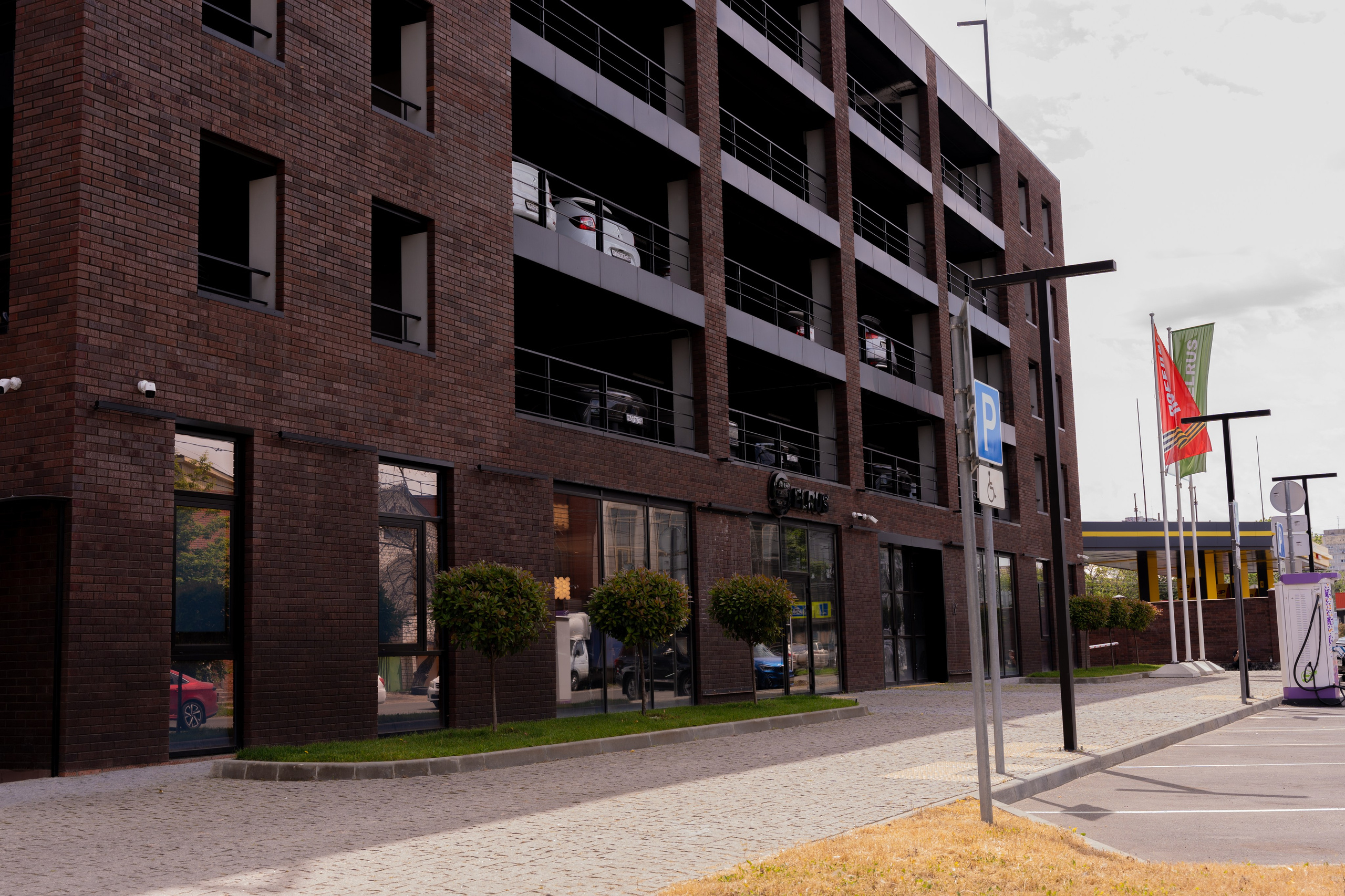 Интерьерная фотосъемка автосалона Elrus в Краснодаре. Zeekr, LiXiang Профессиональная фотосъемка интерьера премиум-автосалона в Краснодаре. Шедевры для Вас! Фотограф и Видеограф в Краснодаре Пахиев Руслан