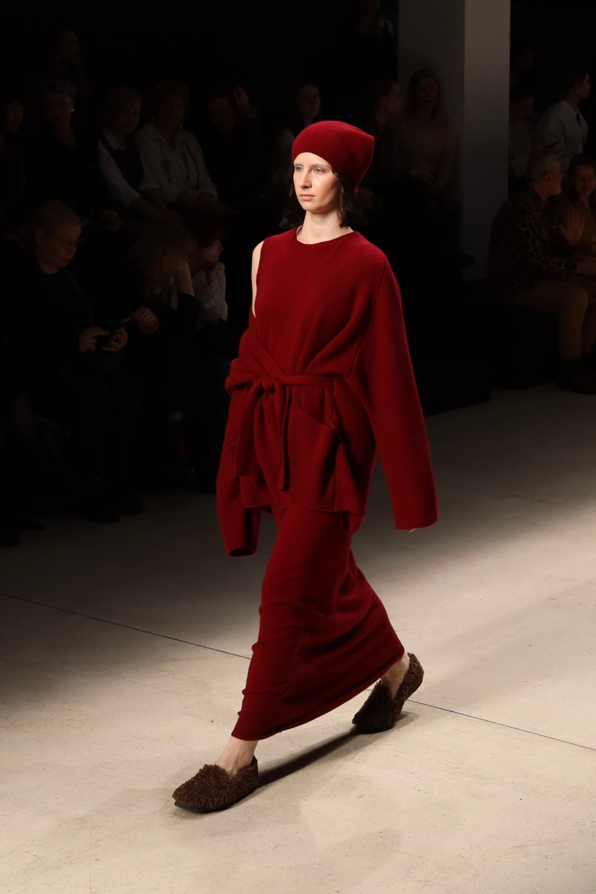 Показ Alpe Cashmere (Москва) — Московская неделя моды 13 марта 2025. Фотосессии и репортаж — Фотограф в Москве — Рина Серёгина